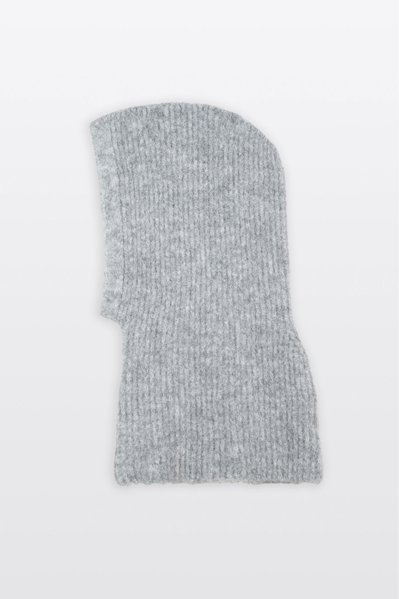 Szary komin z kapturem Szary komin z kapturem