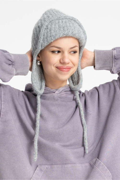 Szara czapka uszatka Szara czapka uszatka