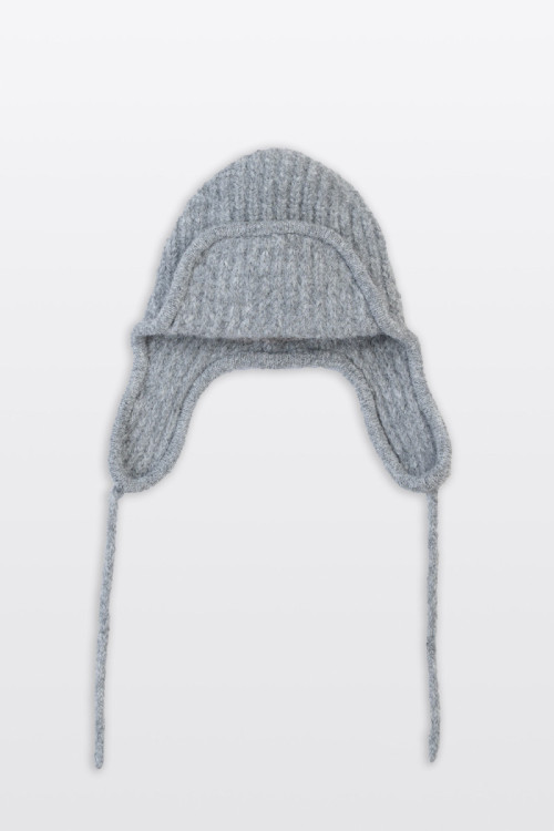 Szara czapka uszatka Szara czapka uszatka