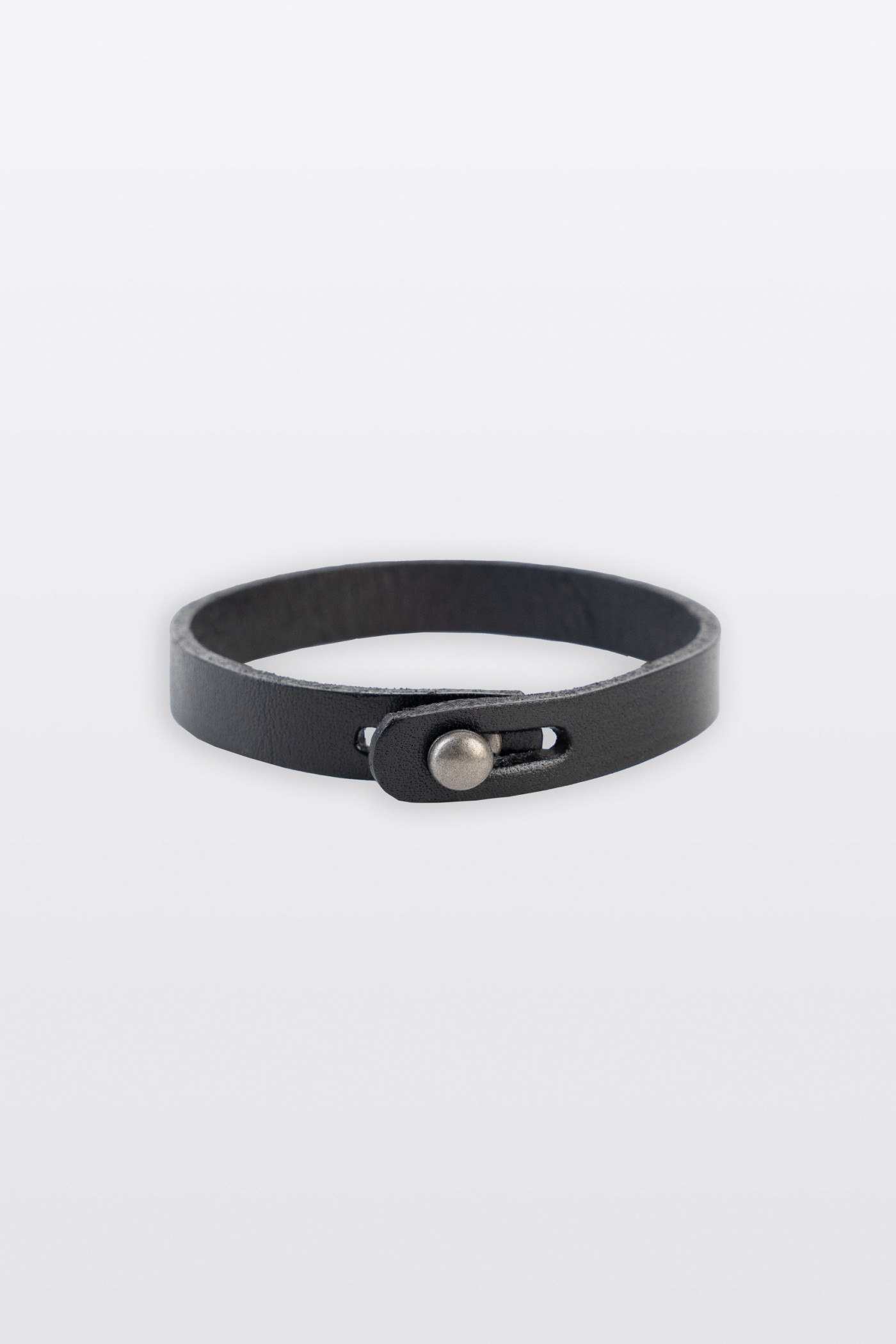 Czarna skórzana bransoletka Czarna skórzana bransoletka