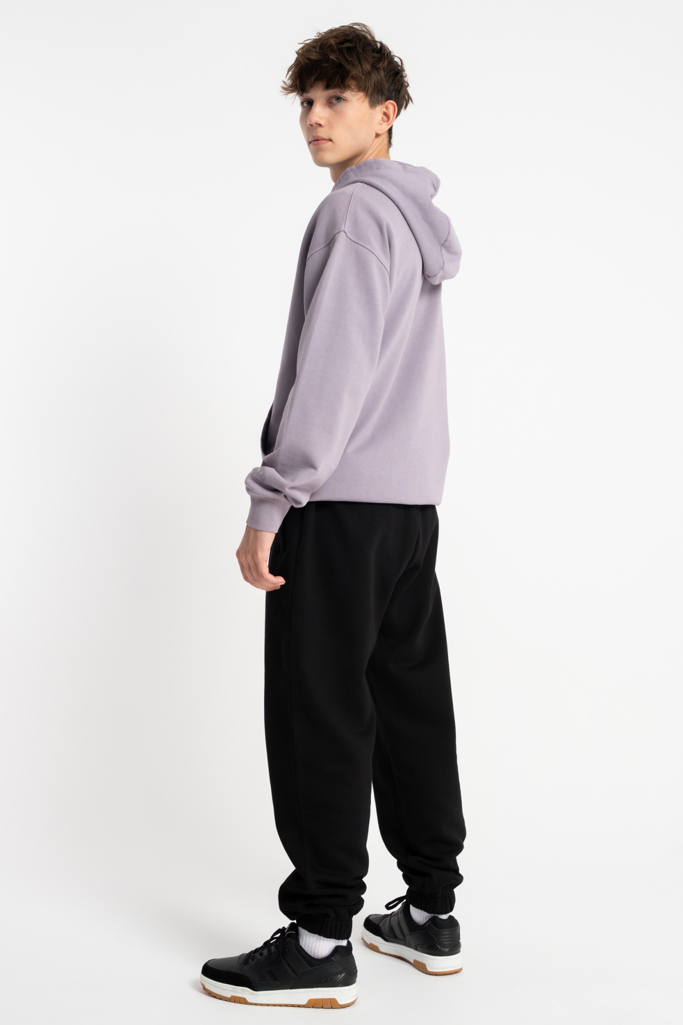 Czarne spodnie dresowe OVERSIZE bez nadruków Czarne spodnie dresowe OVERSIZE bez nadruków