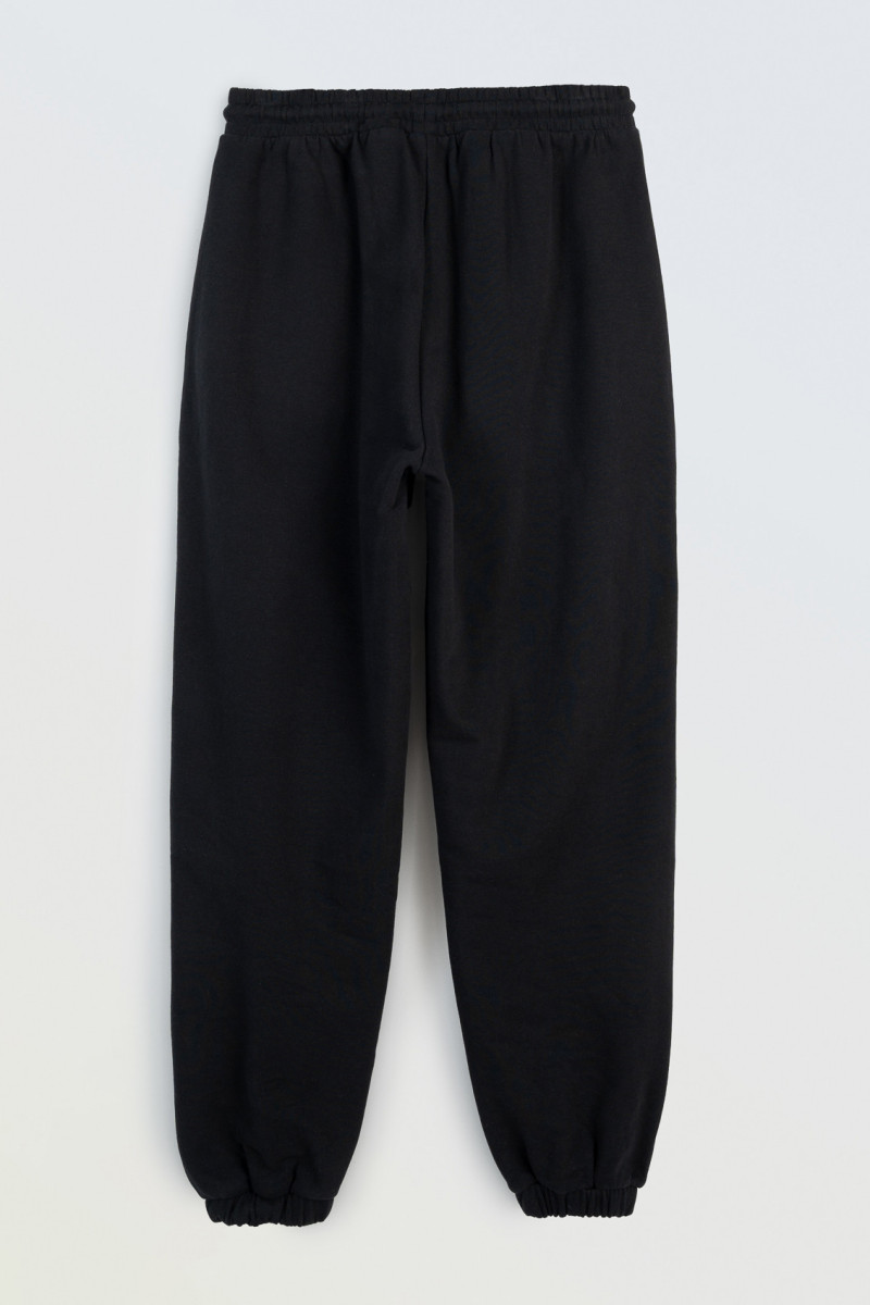 Czarne spodnie dresowe SLIM bez nadruków Czarne spodnie dresowe SLIM bez nadruków