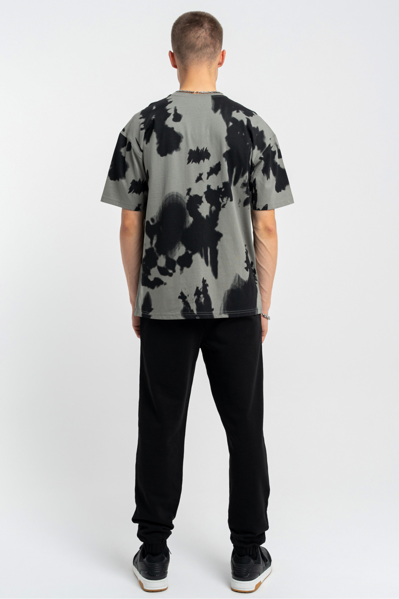 Szary t-shirt LOOSE z nadrukiem na całości Szary t-shirt LOOSE z nadrukiem na całości