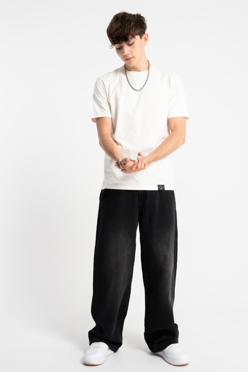 Biały t-shirt REGULAR bez nadruków, beżowy