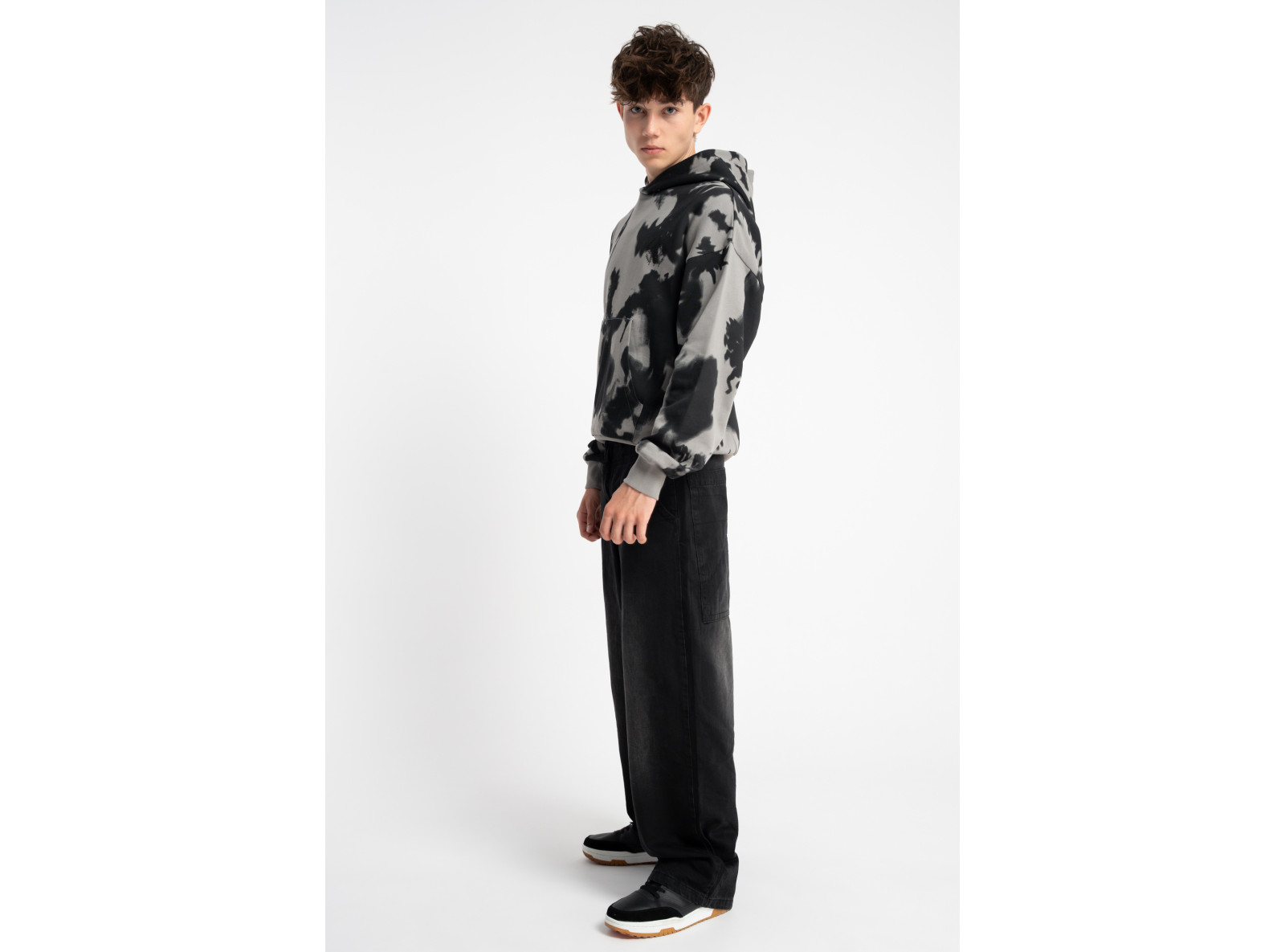 Szara bluza BOXY z kapturem z nadrukiem na całości Szara bluza BOXY z kapturem z nadrukiem na całości