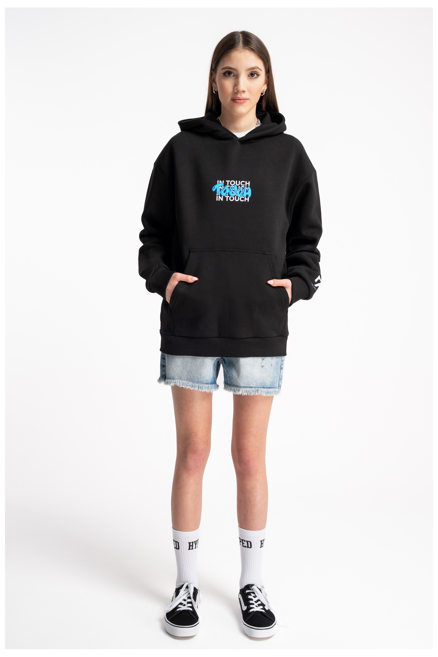 Czarna bluza UNISEX REGULAR z kapturem IN TOUCH