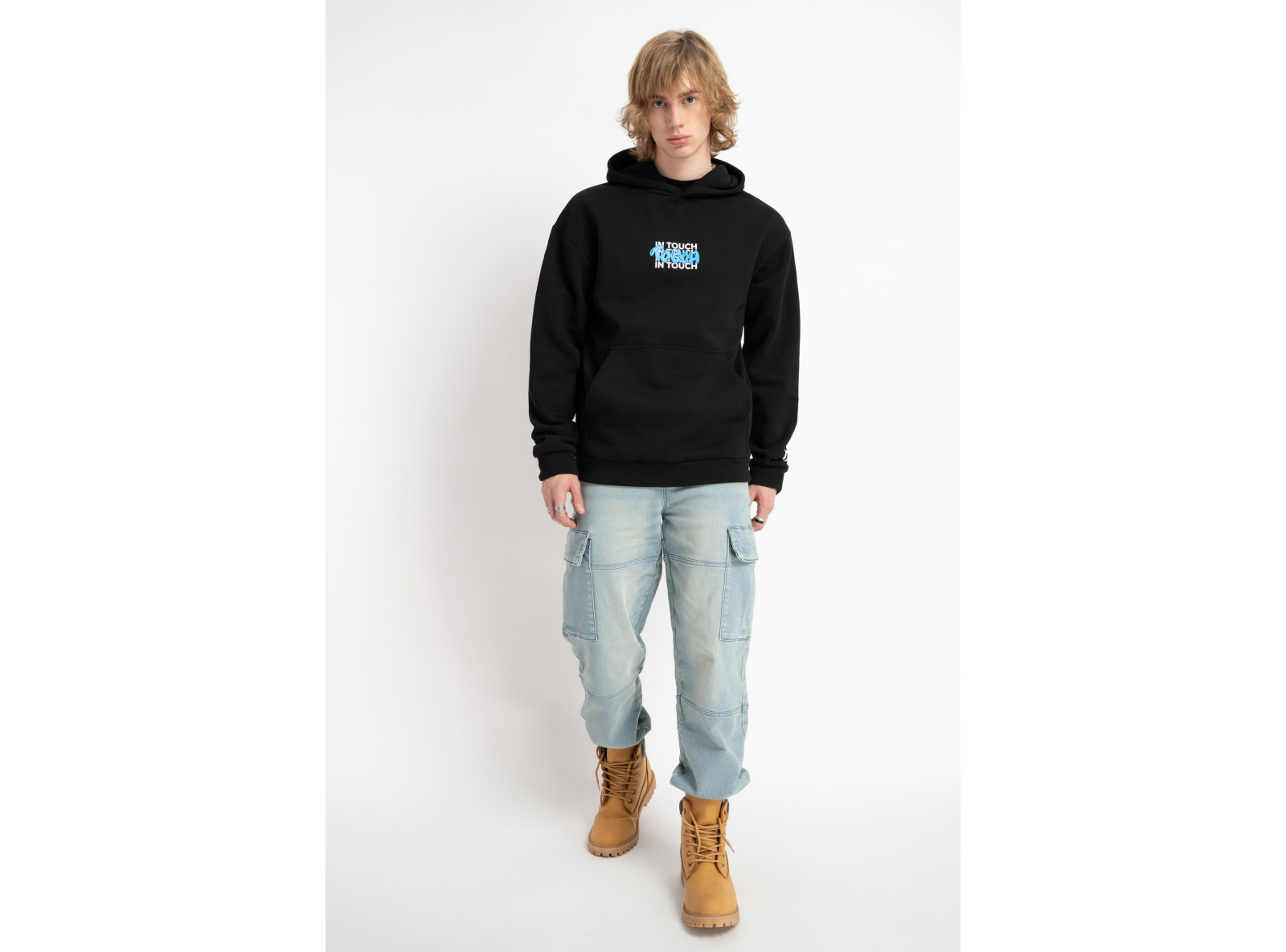 Czarna bluza UNISEX REGULAR z kapturem IN TOUCH