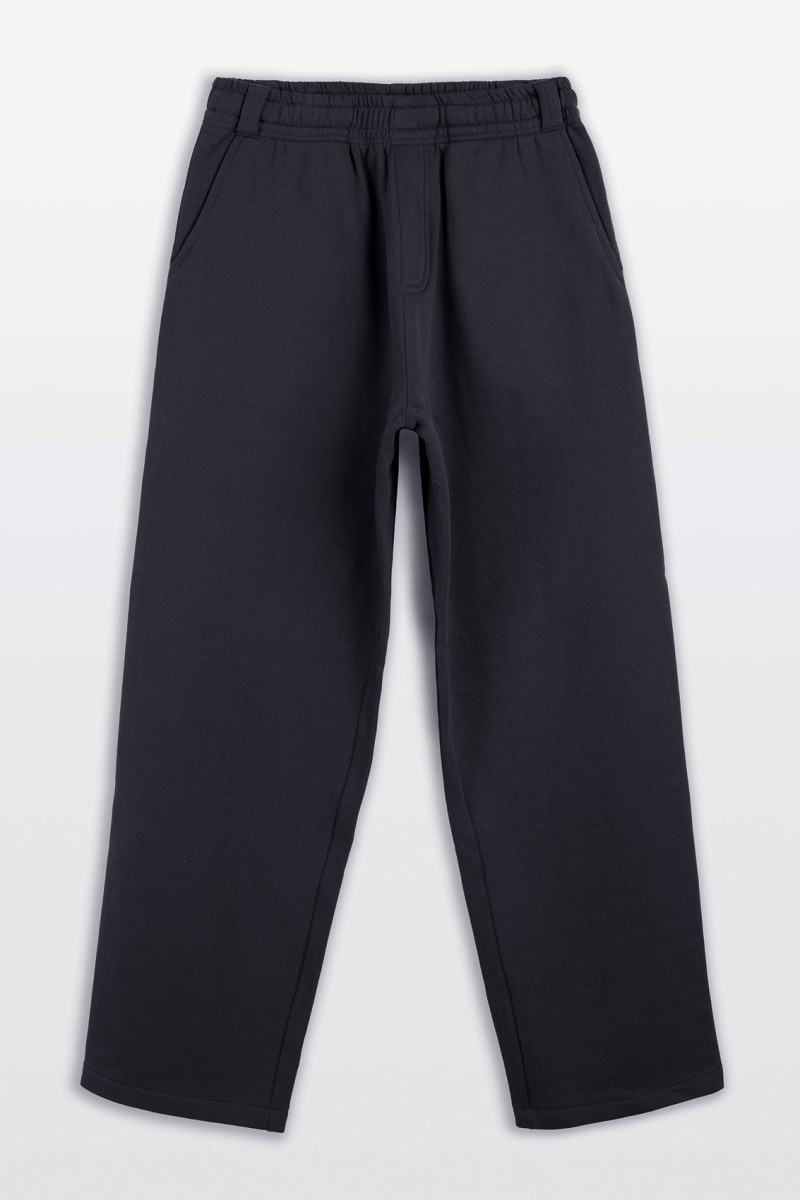 Czarne spodnie dresowe REGULAR bez nadruków Czarne spodnie dresowe REGULAR bez nadruków