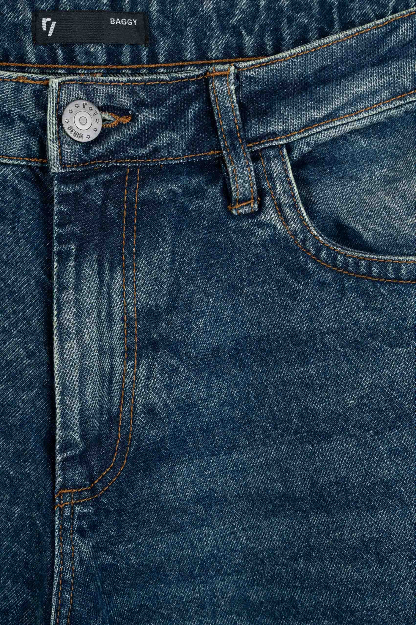 Granatowe spodnie jeansowe o kroju BAGGY z haftem na kieszeni