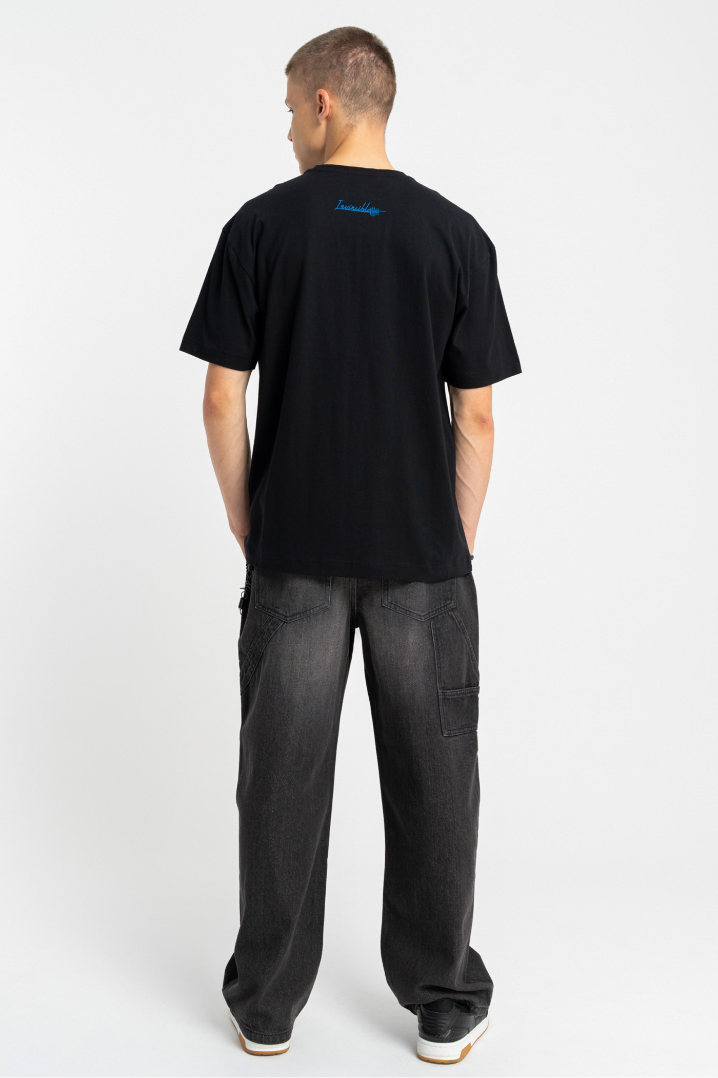 Czarny t-shirt LOOSE z autorską grafiką z przodu Czarny t-shirt LOOSE z autorską grafiką z przodu