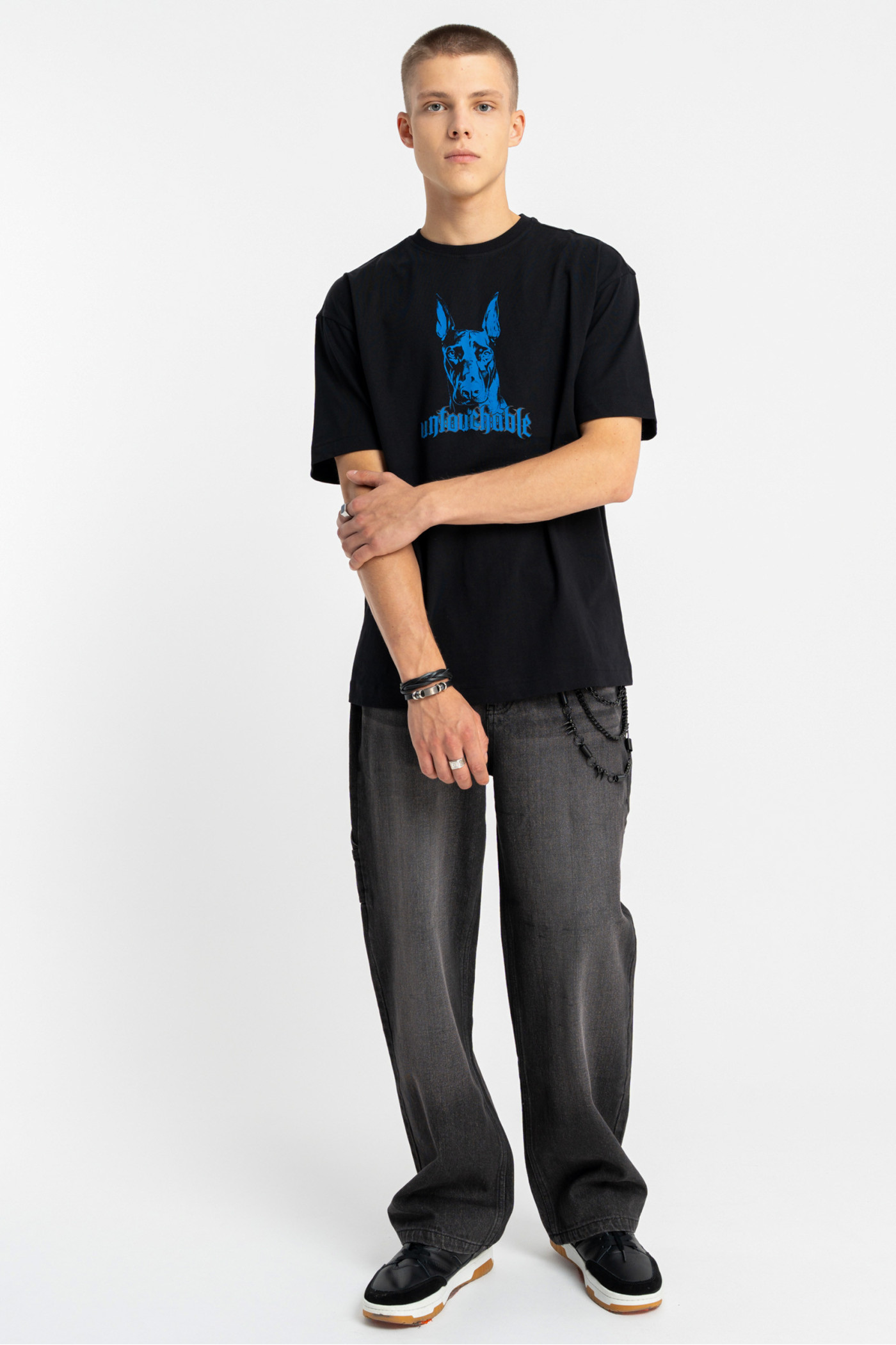 Czarny t-shirt LOOSE z autorską grafiką z przodu Czarny t-shirt LOOSE z autorską grafiką z przodu