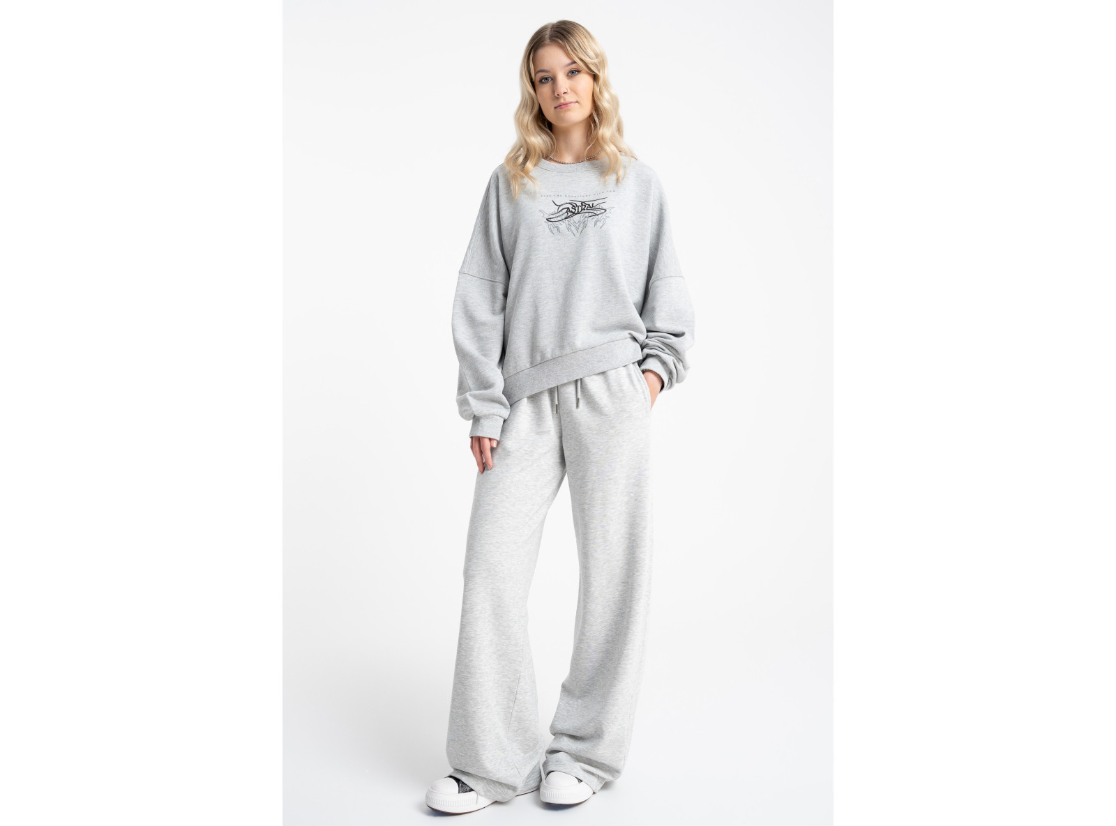 Szara bluza BOXY bez kaptura z autorską grafiką z przodu