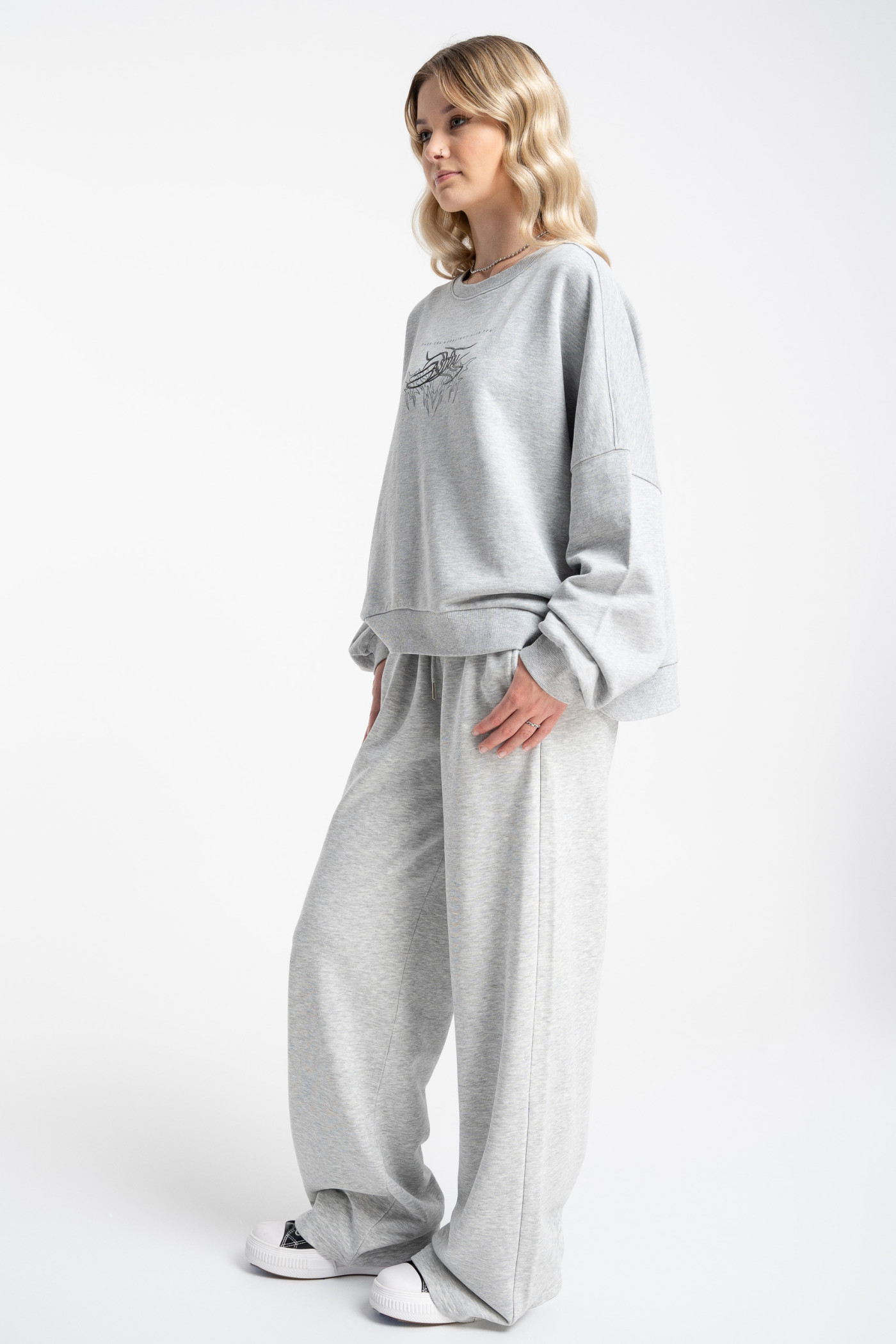 Szara bluza BOXY bez kaptura z autorską grafiką z przodu