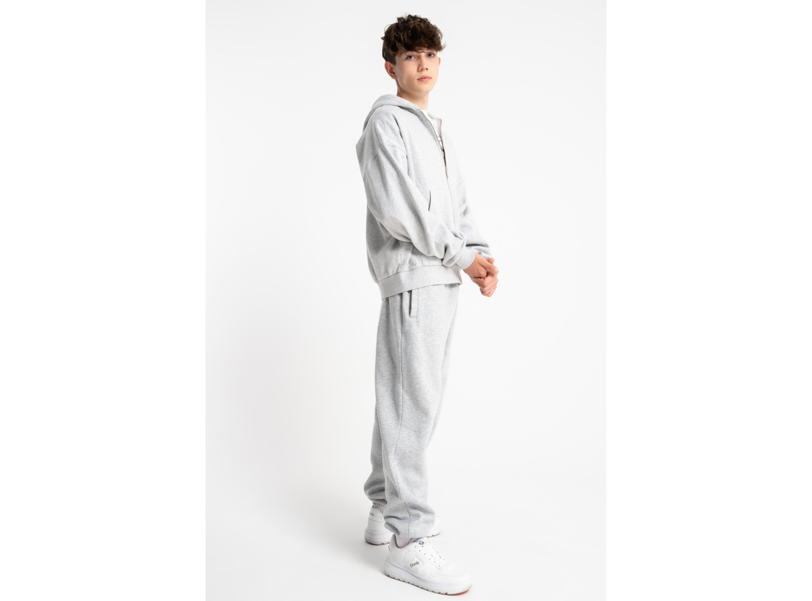 Szare spodnie dresowe OVERSIZE bez nadruków Szare spodnie dresowe OVERSIZE bez nadruków