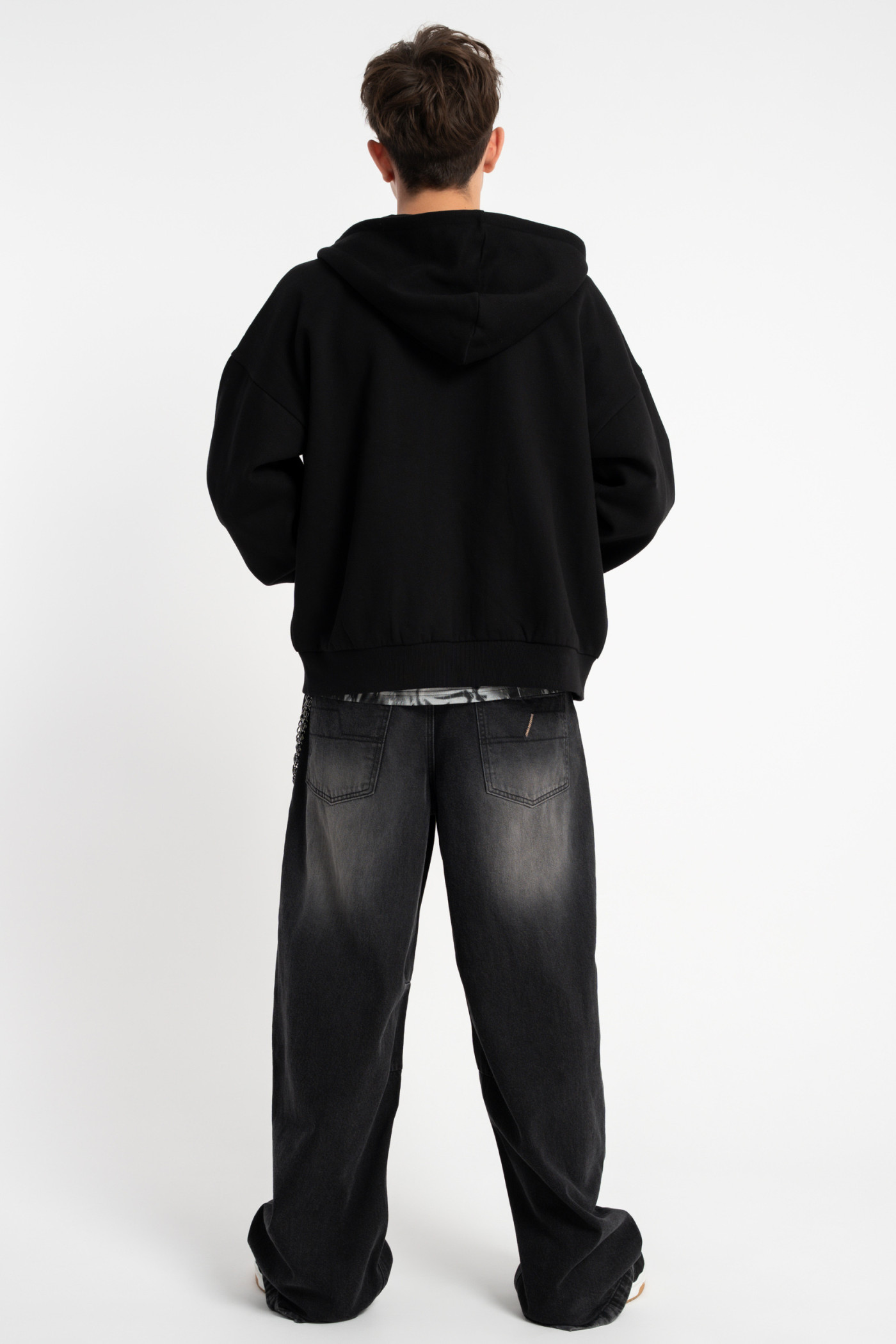 Czarna bluza z kapturem bez nadruków