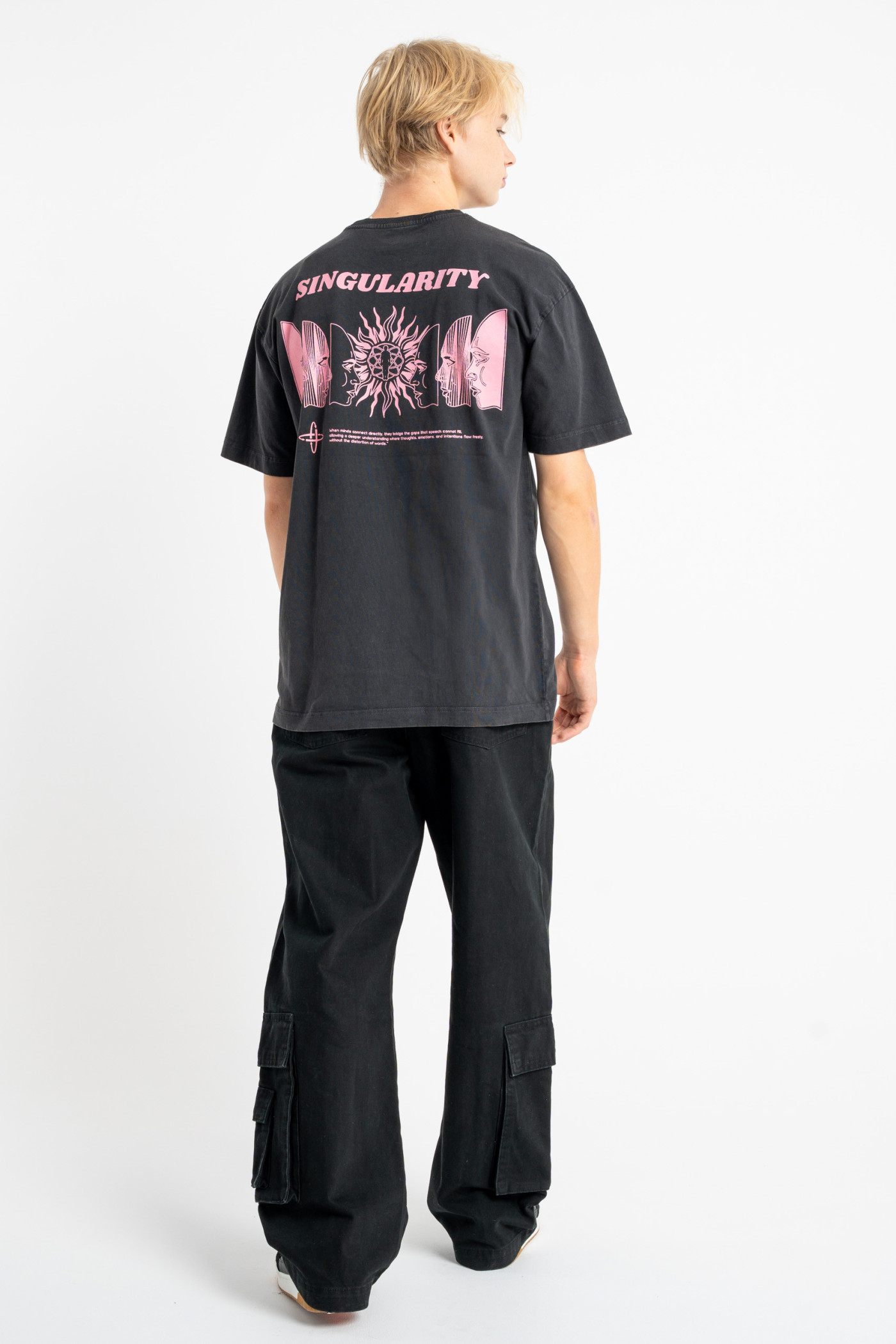 Czarne spodnie jeansowe typu CARGO z przestrzennymi kieszeniami