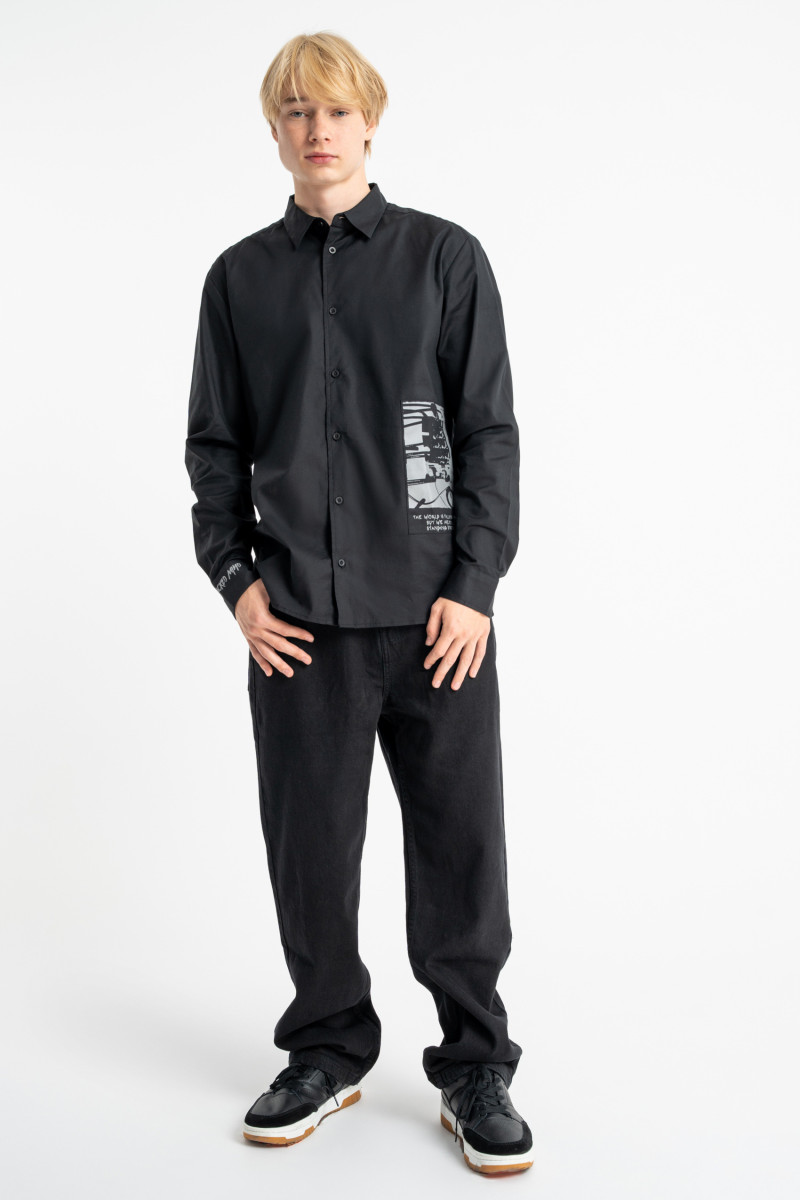 Czarna koszula LOOSE z autorską grafiką z przodu z długim rękawem, czarny