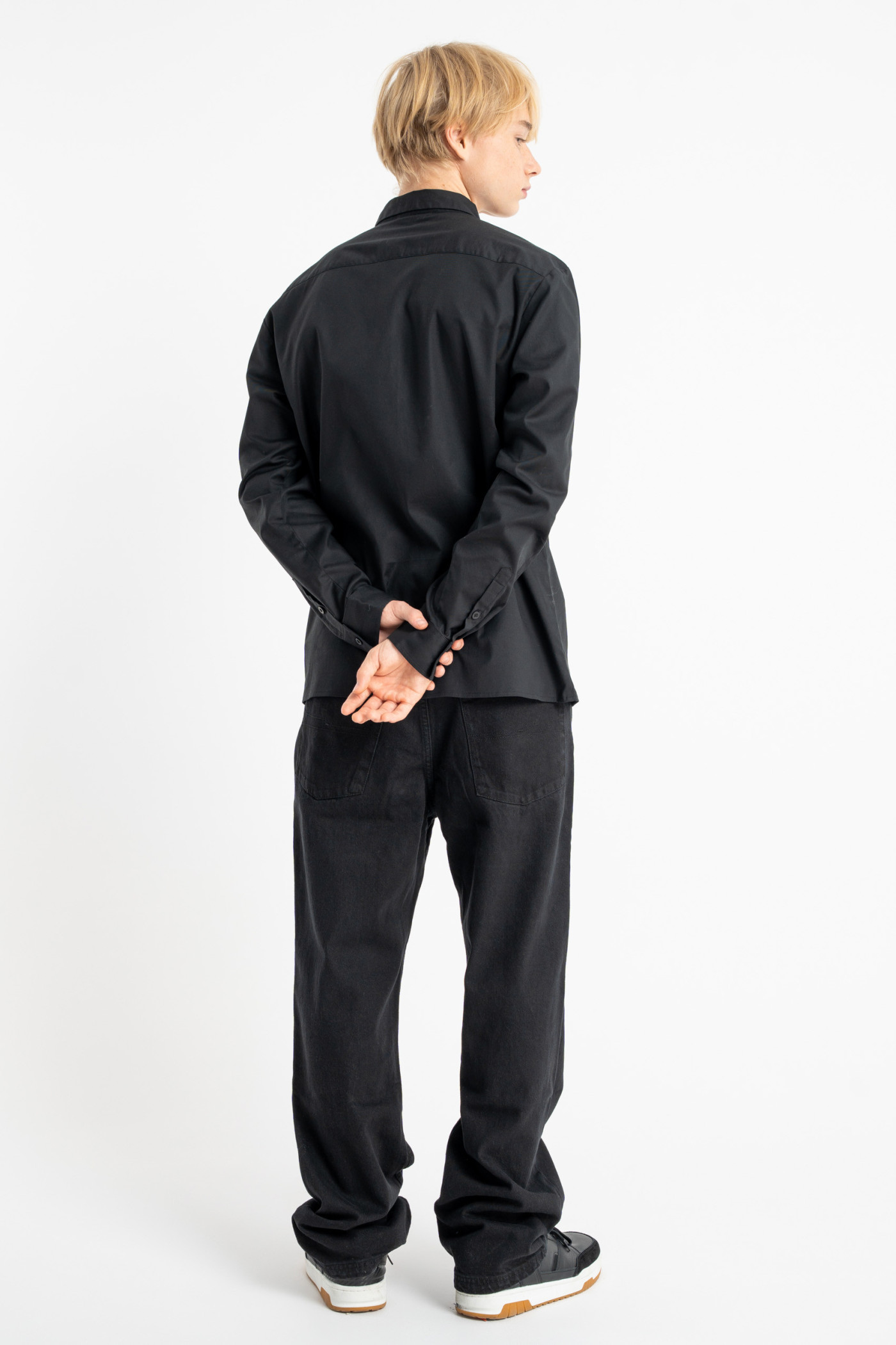 Czarna koszula LOOSE z autorską grafiką z przodu z długim rękawem