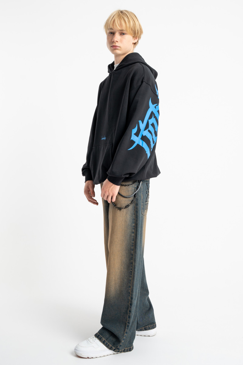 Czarna bluza z kapturem OVERSIZE z autorską grafiką z tyłu Czarna bluza z kapturem OVERSIZE z autorską grafiką z tyłu