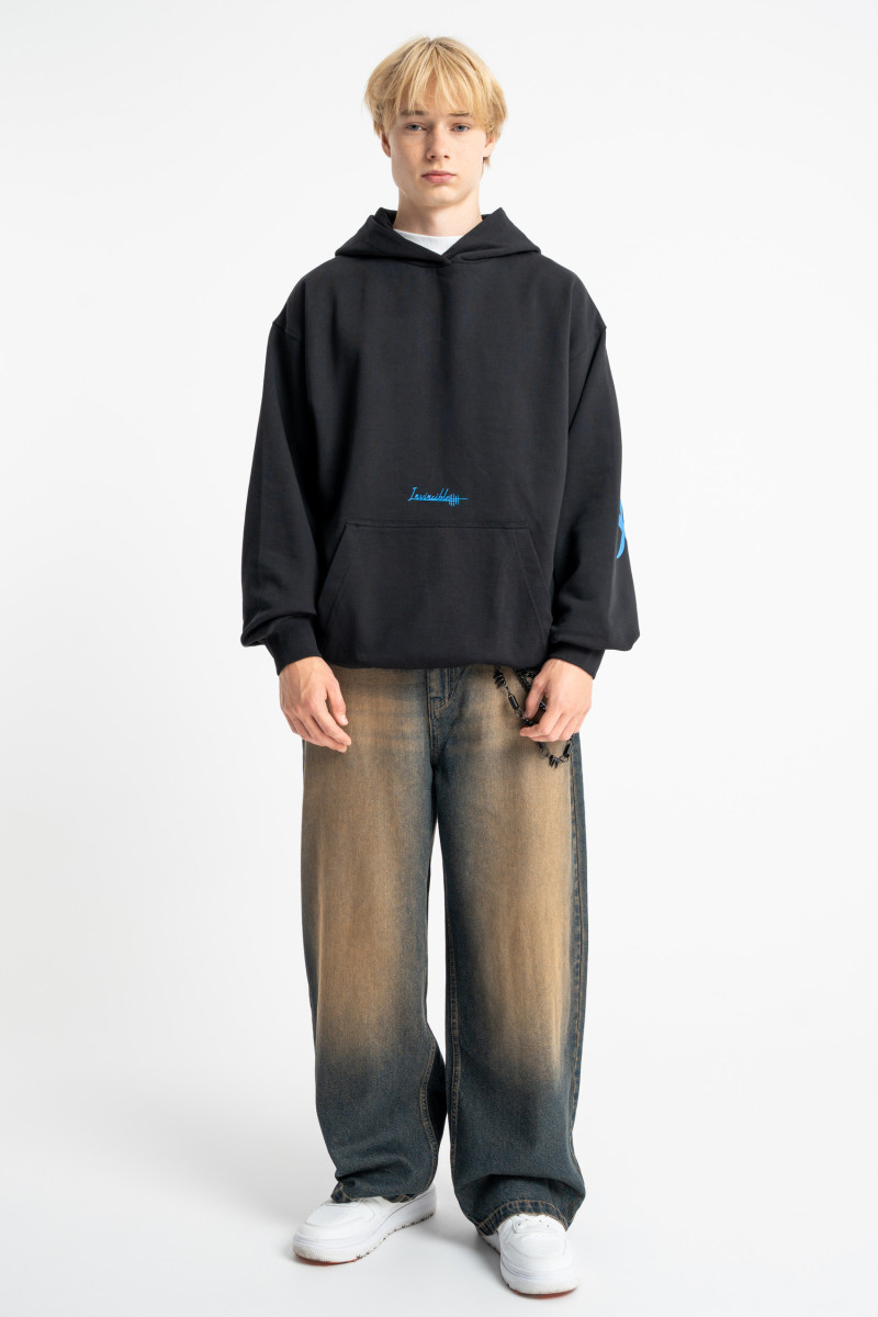 Czarna bluza z kapturem OVERSIZE z autorską grafiką z tyłu Czarna bluza z kapturem OVERSIZE z autorską grafiką z tyłu