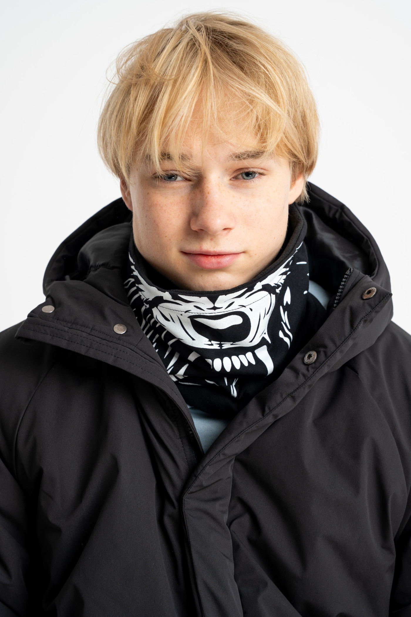 Czarny komin z nadrukiem Czarny komin z nadrukiem