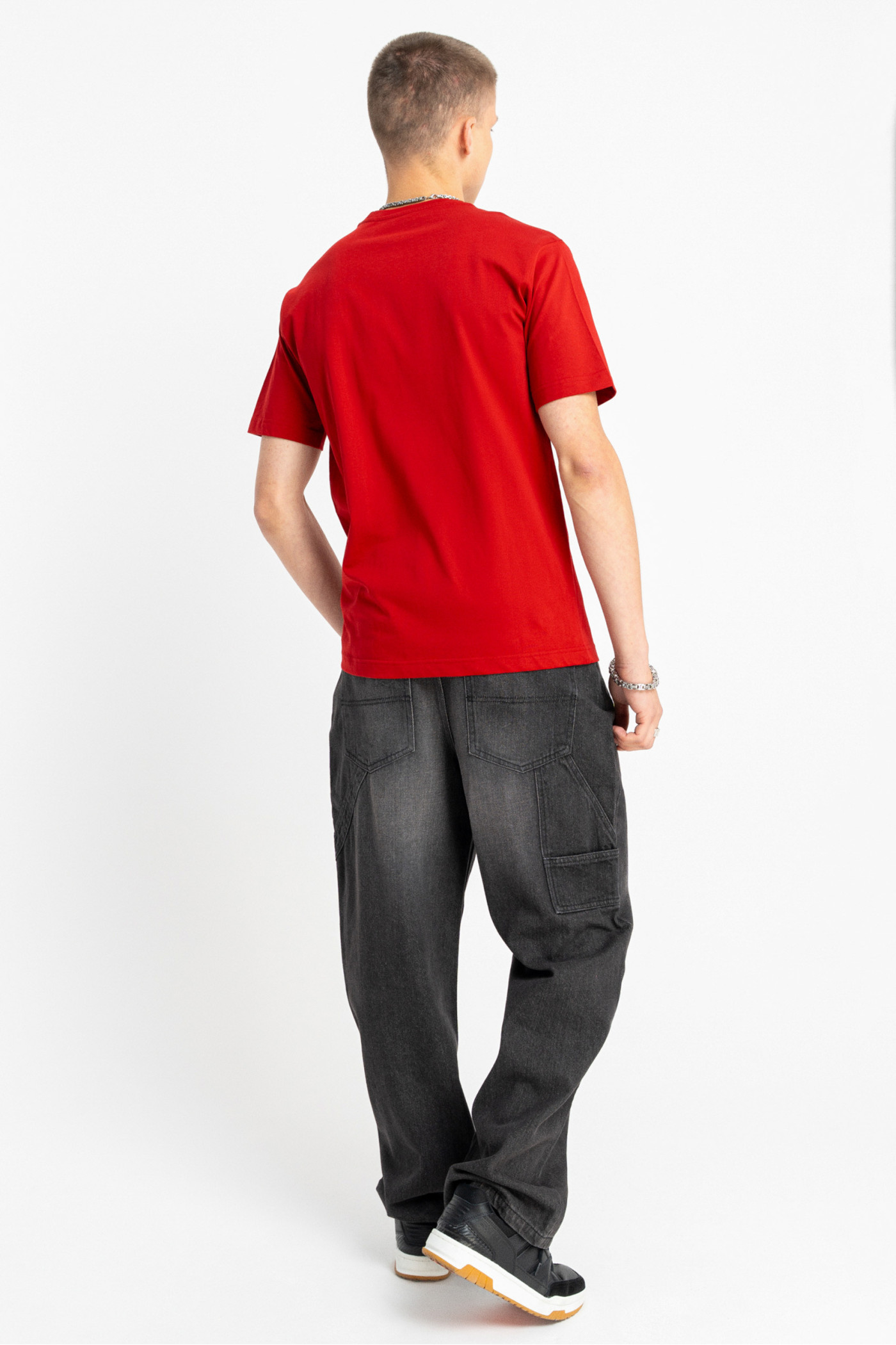 Czerwony t-shirt REGULAR z autorską świąteczną grafiką z przodu