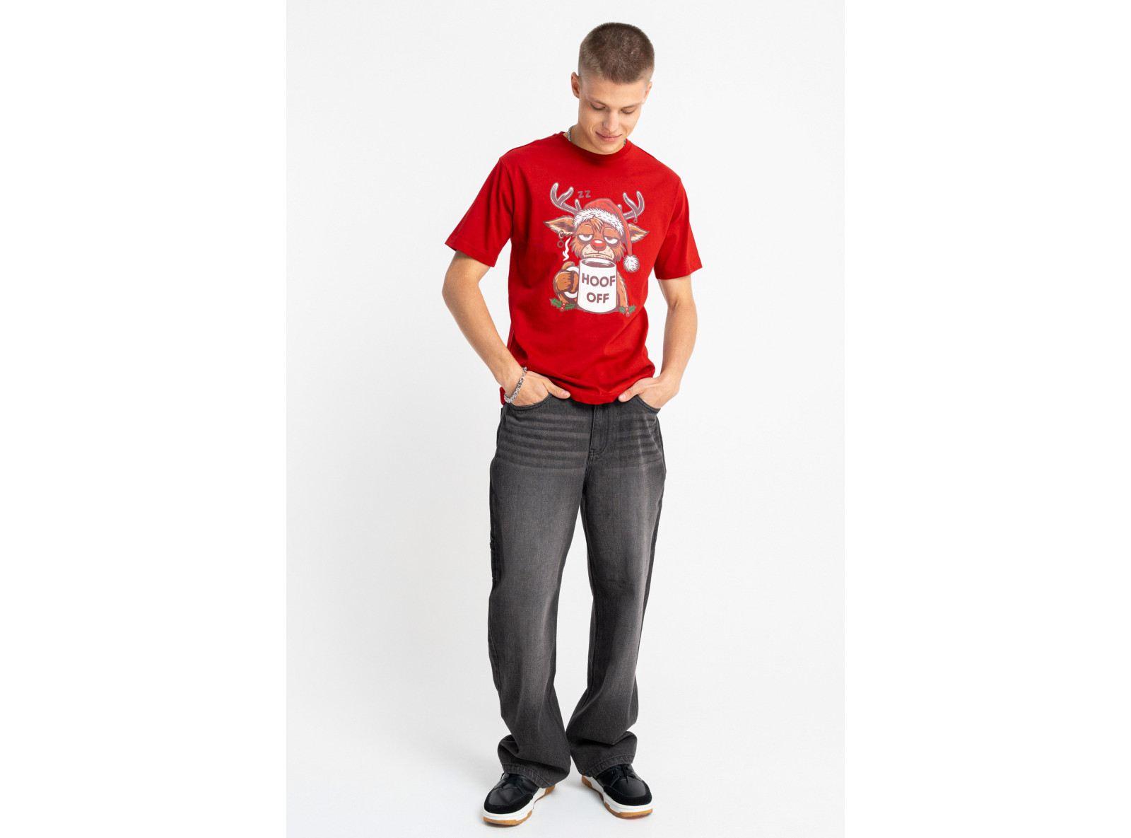 Czerwony t-shirt REGULAR z autorską świąteczną grafiką z przodu