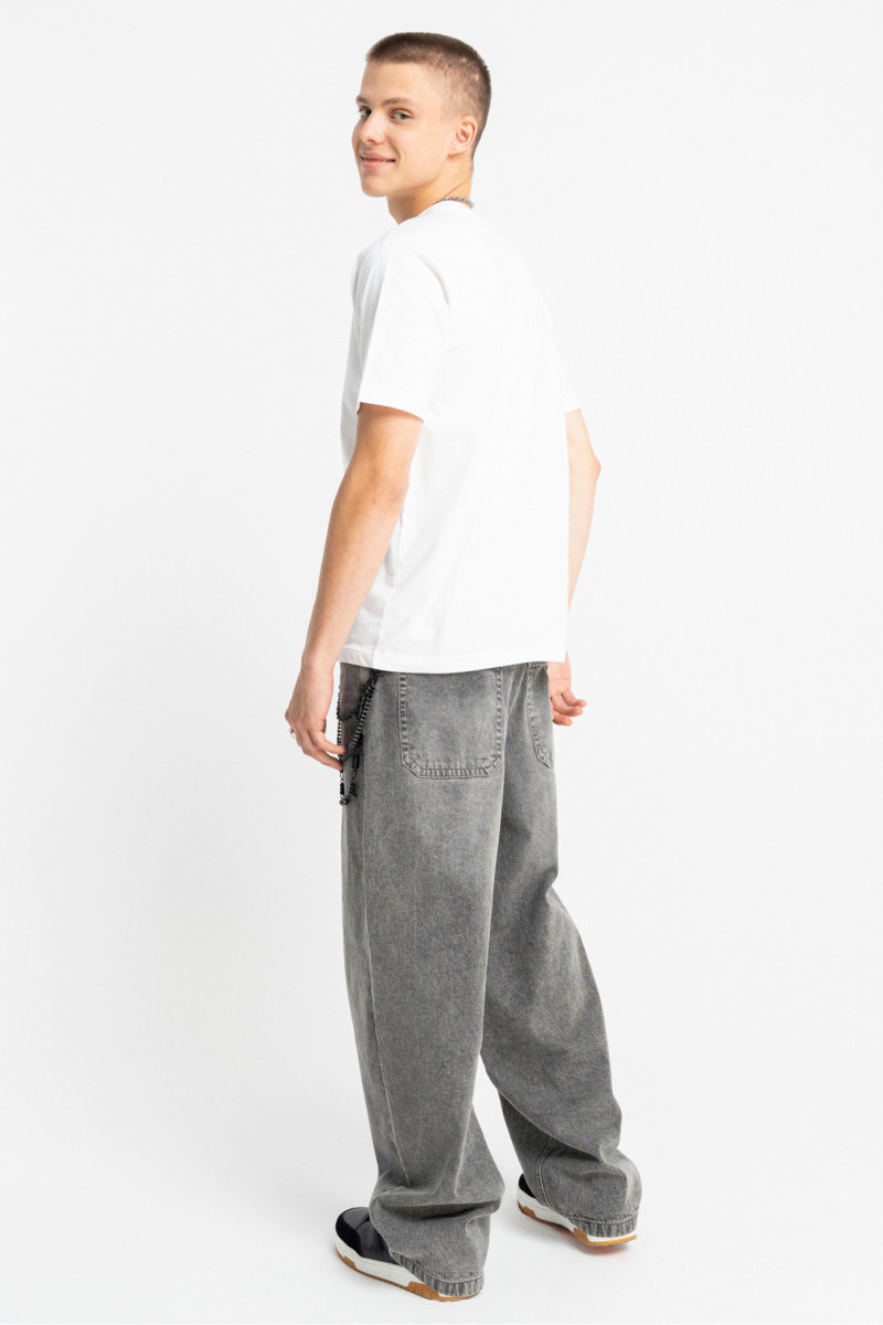 Biały t-shirt REGULAR z autorską świąteczną grafiką z przodu