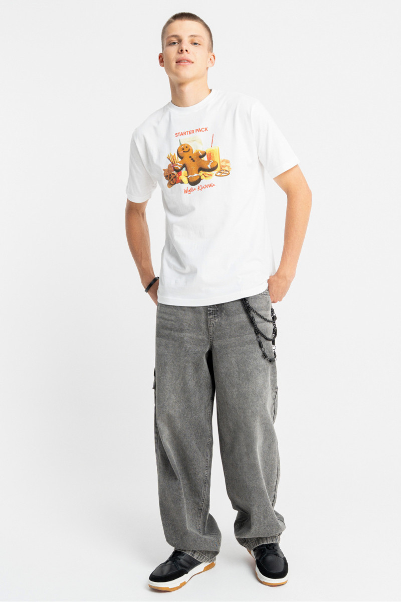 Biały t-shirt REGULAR z autorską świąteczną grafiką z przodu, biały