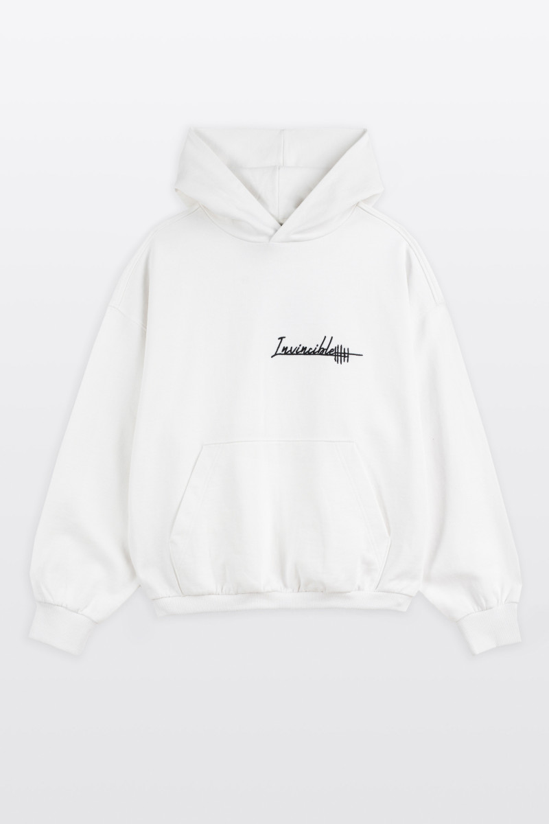 Biała bluza BOXY z kapturem z minimalistycznym haftem z przodu wkładana przez głowę