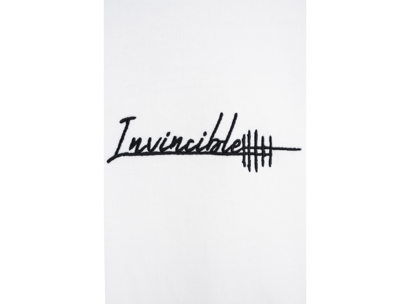 Biała bluza BOXY z kapturem z minimalistycznym haftem z przodu wkładana przez głowę