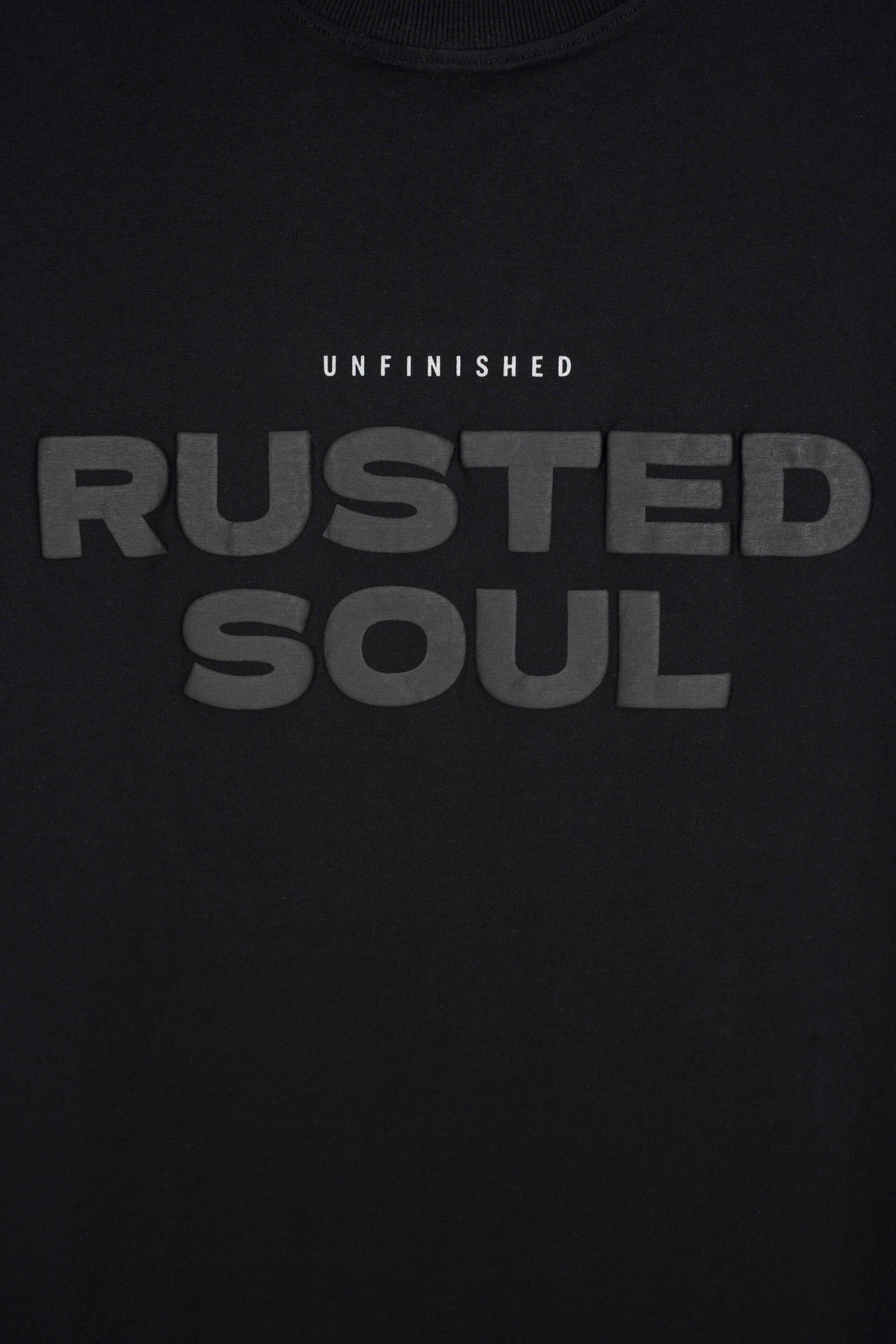 Czarny t-shirt LOOSE z autorską grafiką z przodu