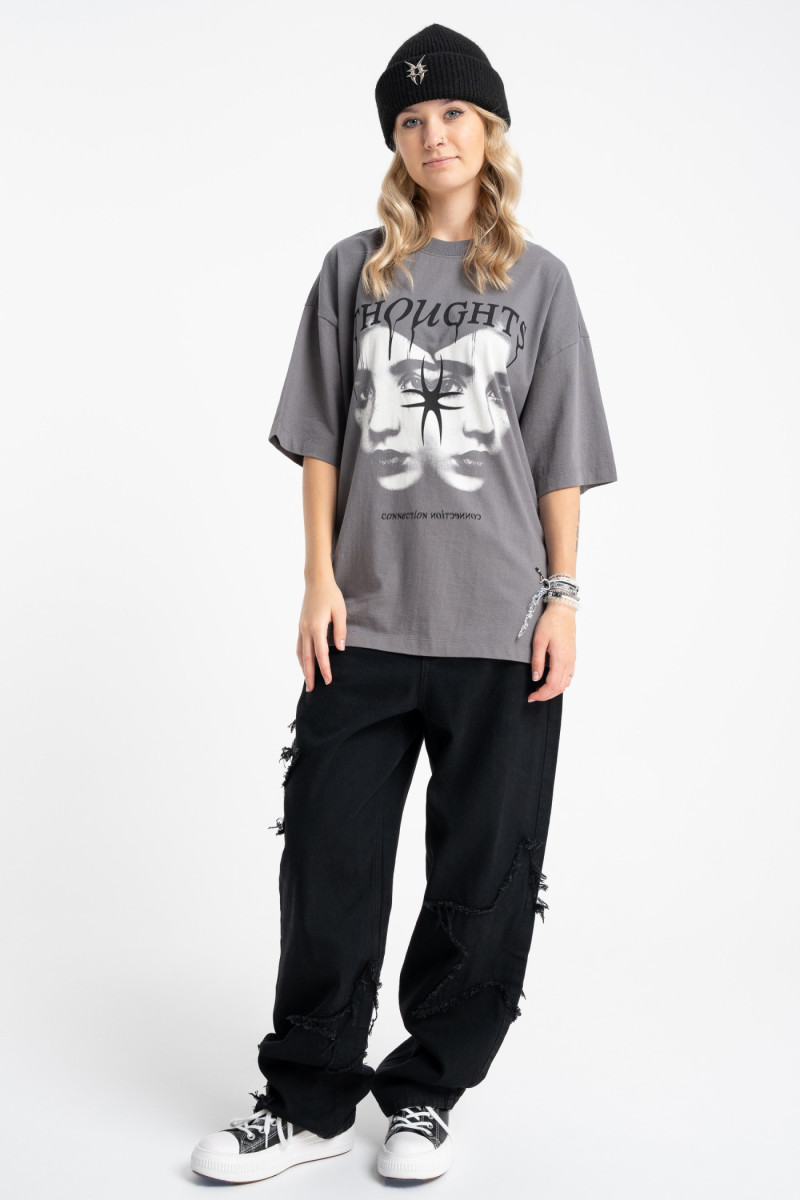 Czarny t-shirt LOOSE z autorską grafiką z przodu