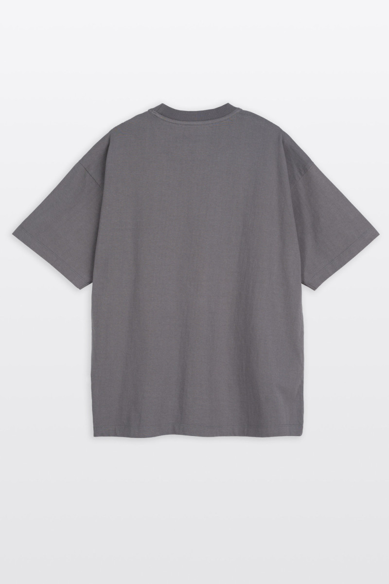 Czarny t-shirt LOOSE z autorską grafiką z przodu