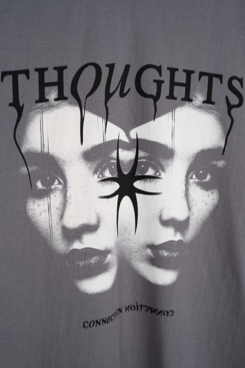 Czarny t-shirt LOOSE z autorską grafiką z przodu