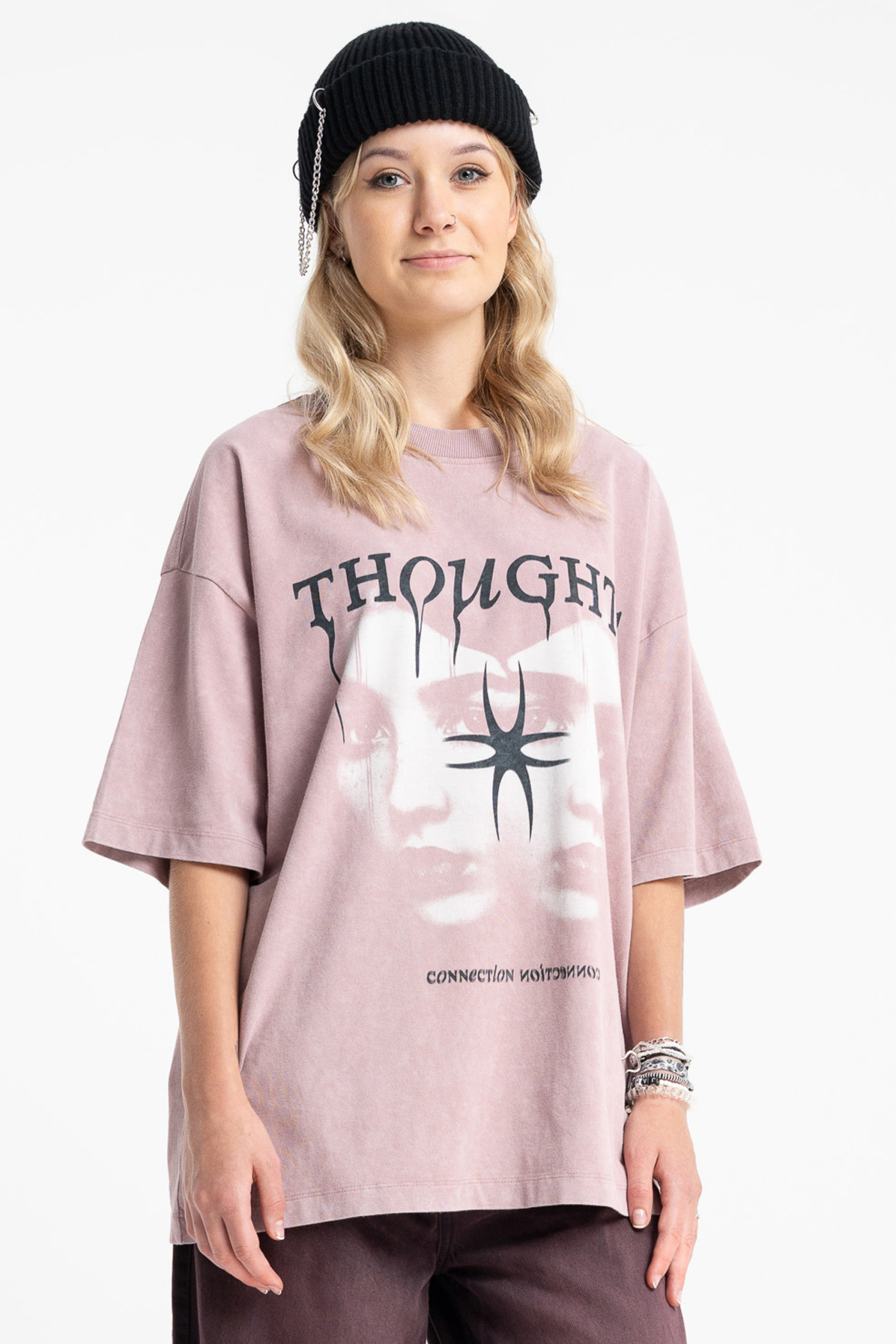 Różowy t-shirt LOOSE z autorską grafiką z przodu