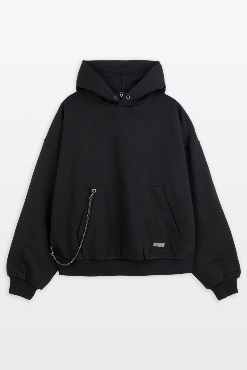 Czarna bluza z kapturem z odpinanym łańcuszkiem