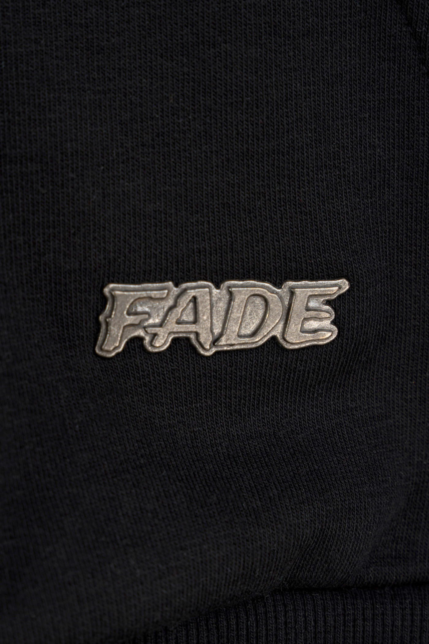 Czarna bluza z kapturem z odpinanym łańcuszkiem