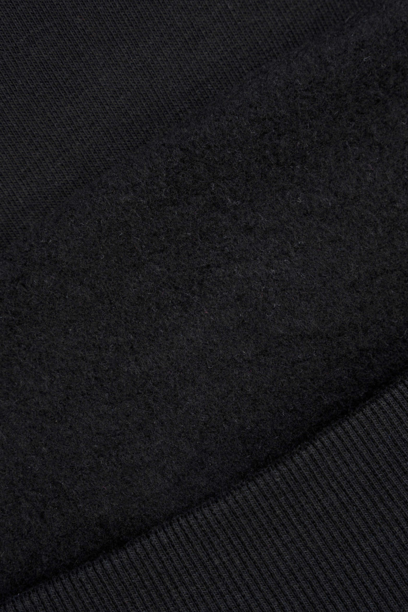 Czarna bluza z kapturem z odpinanym łańcuszkiem