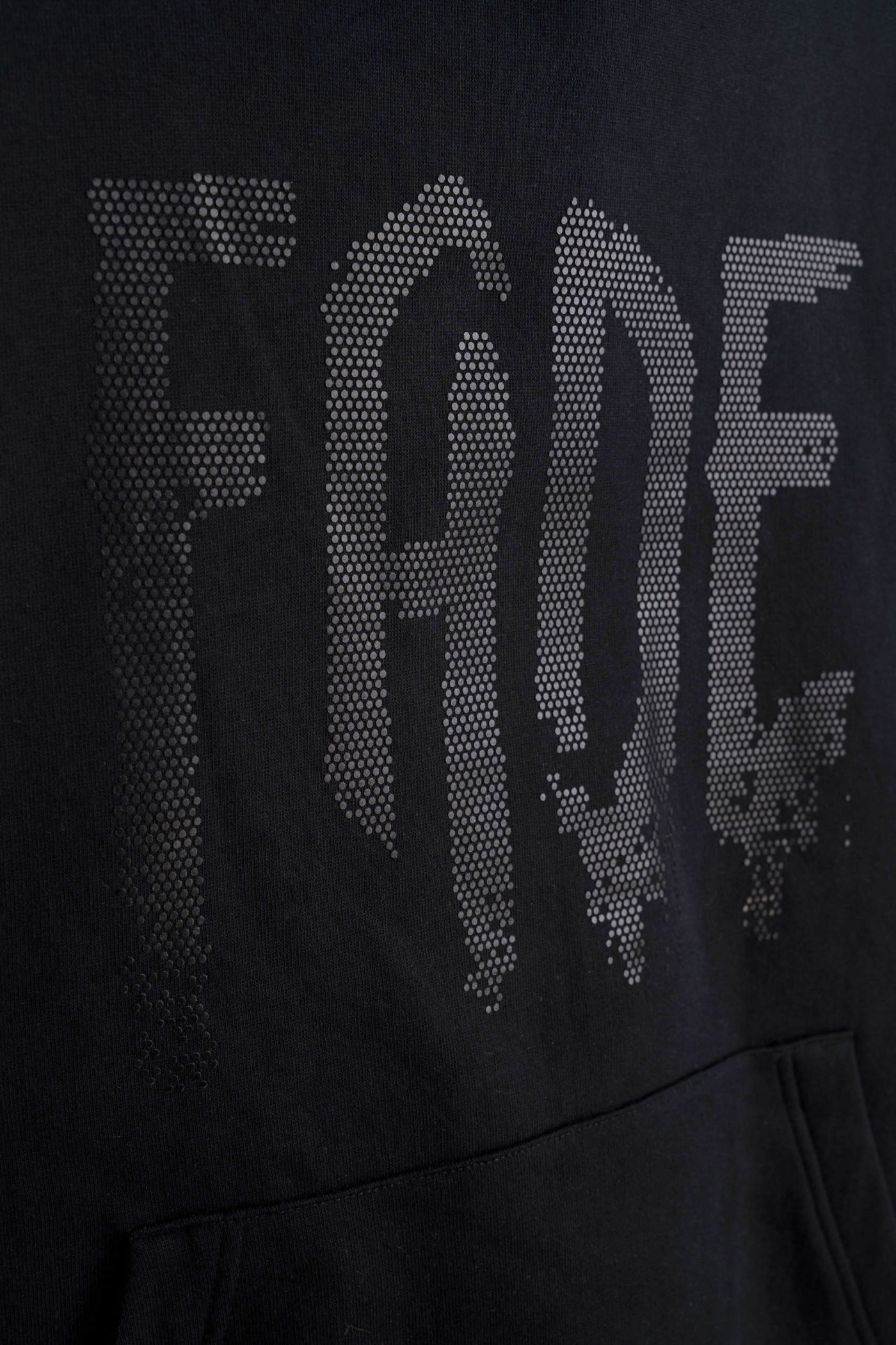 Czarna bluza REGULAR z nadrukiem z przodu