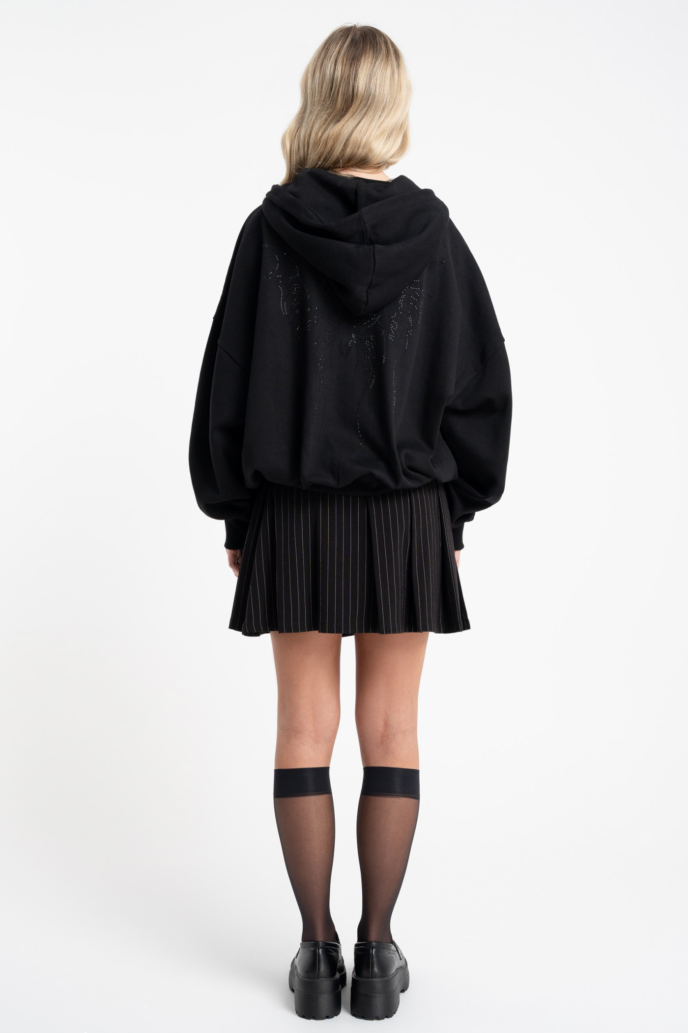 Czarna bluza BOXY z kapturem z aplikacją z dżetów z tyłu