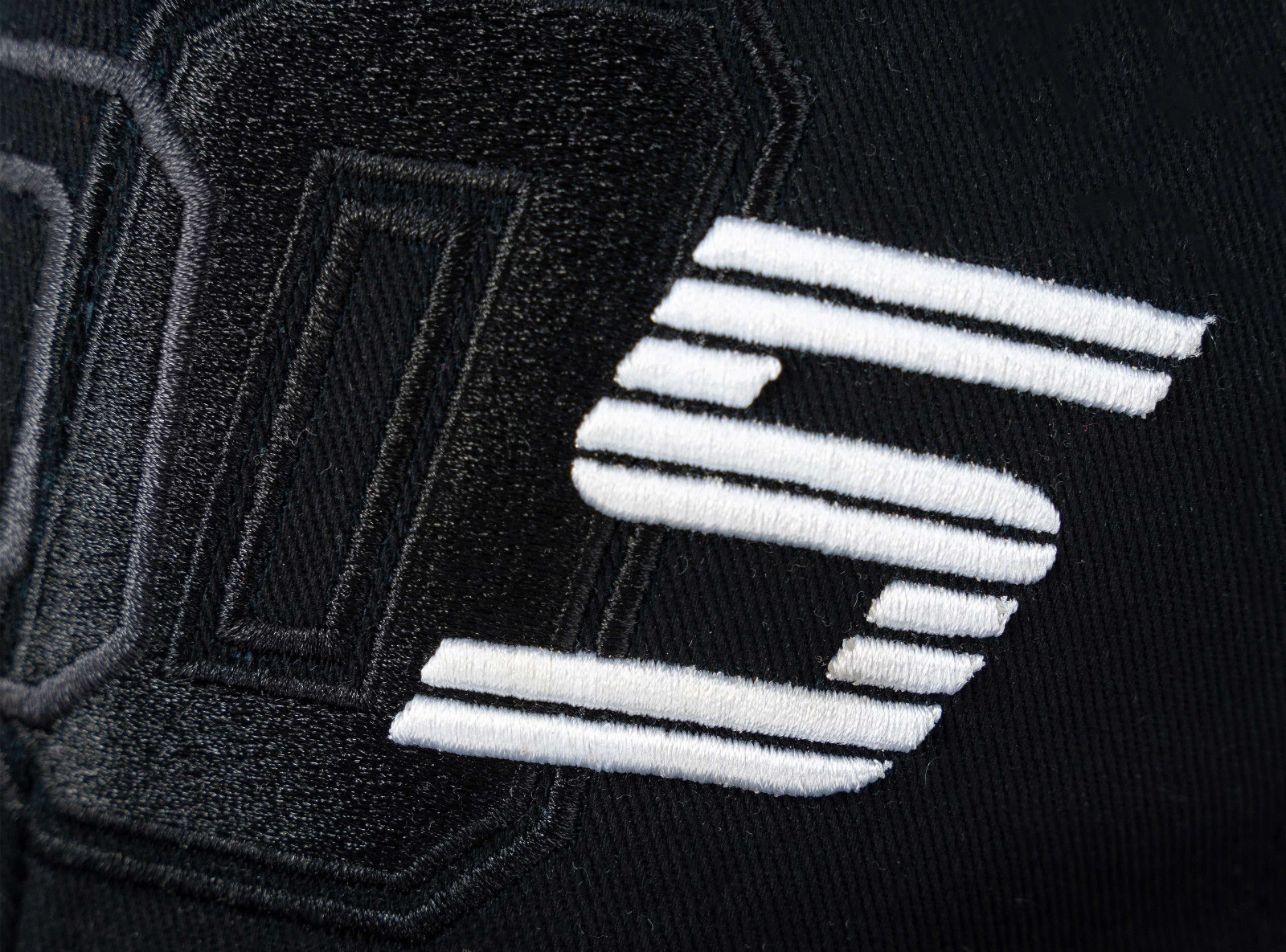 2005xReporter Czarna czapka z daszkiem