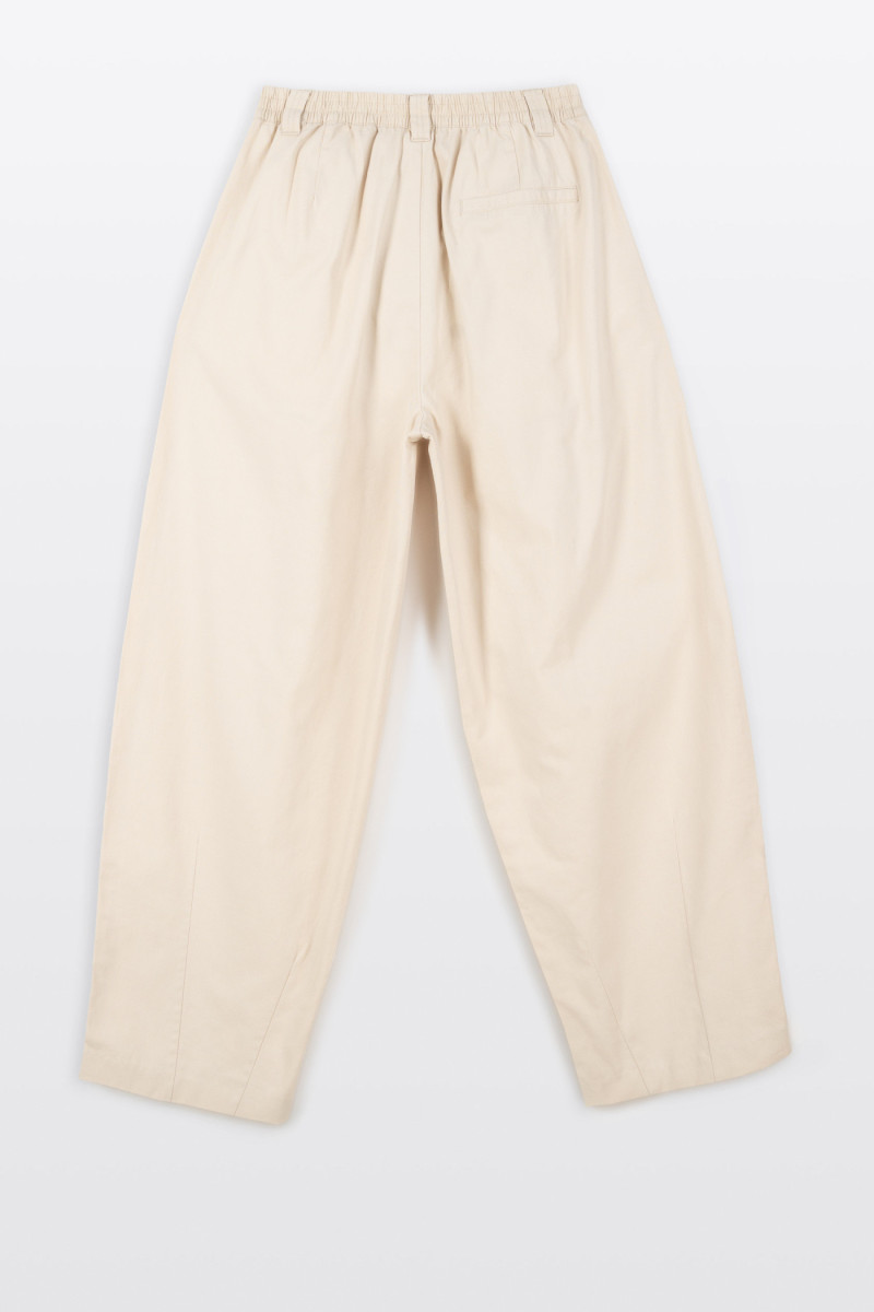 Kremowe spodnie materiałowe BAGGY z zakładkami
