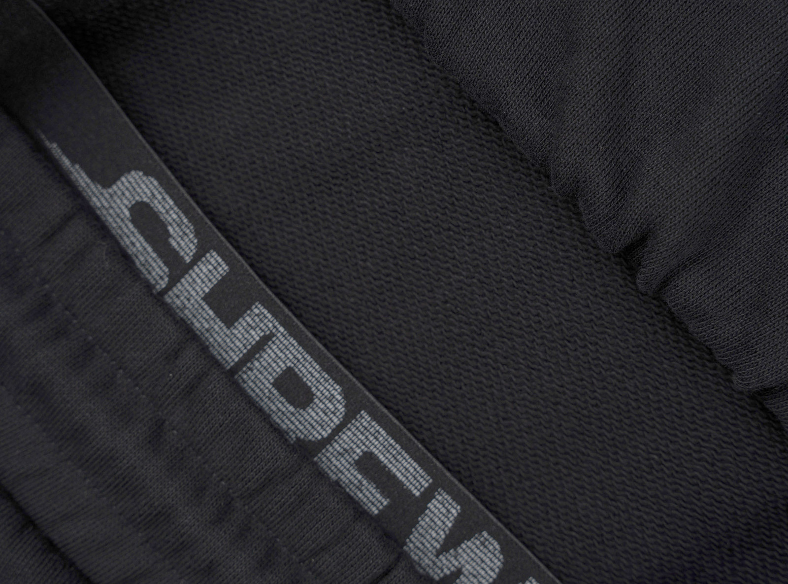 Czarne spodnie dresowe WIDE LEG z kontrastowymi paskami na nogawkach