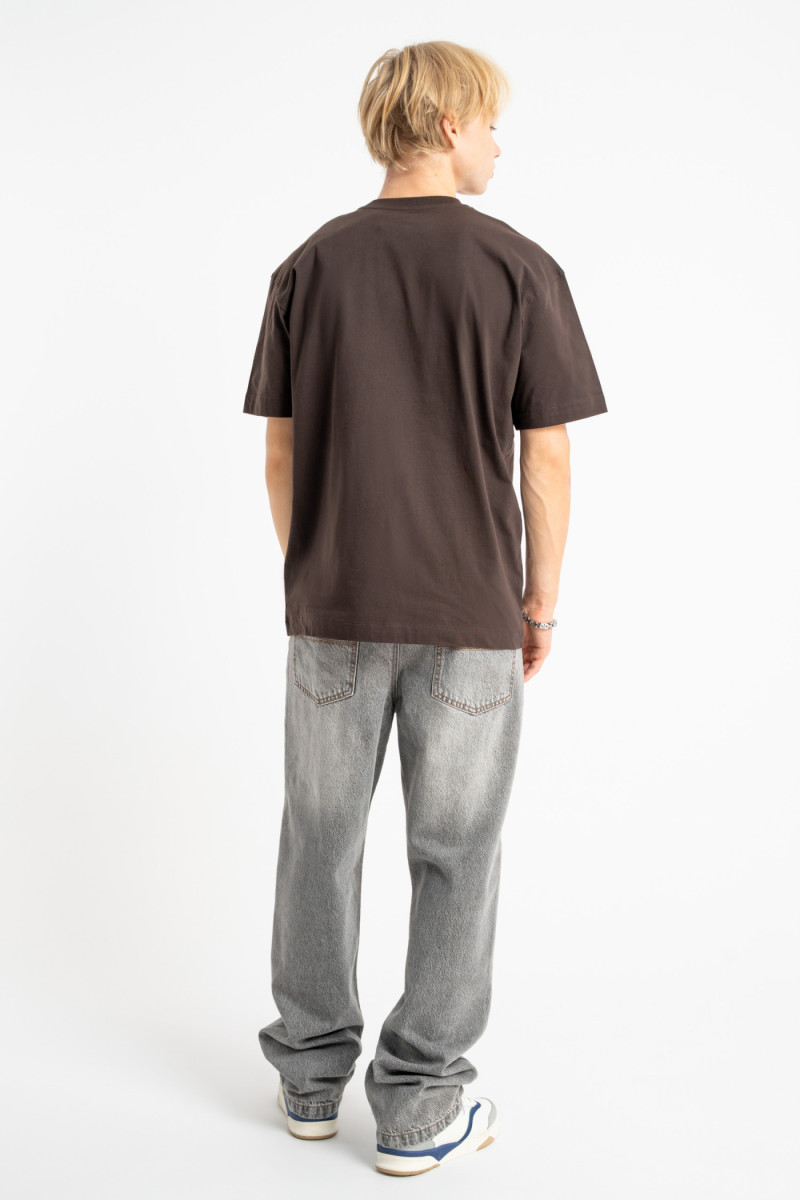 Brązowy t-shirt LOOSE z autorską grafiką z przodu