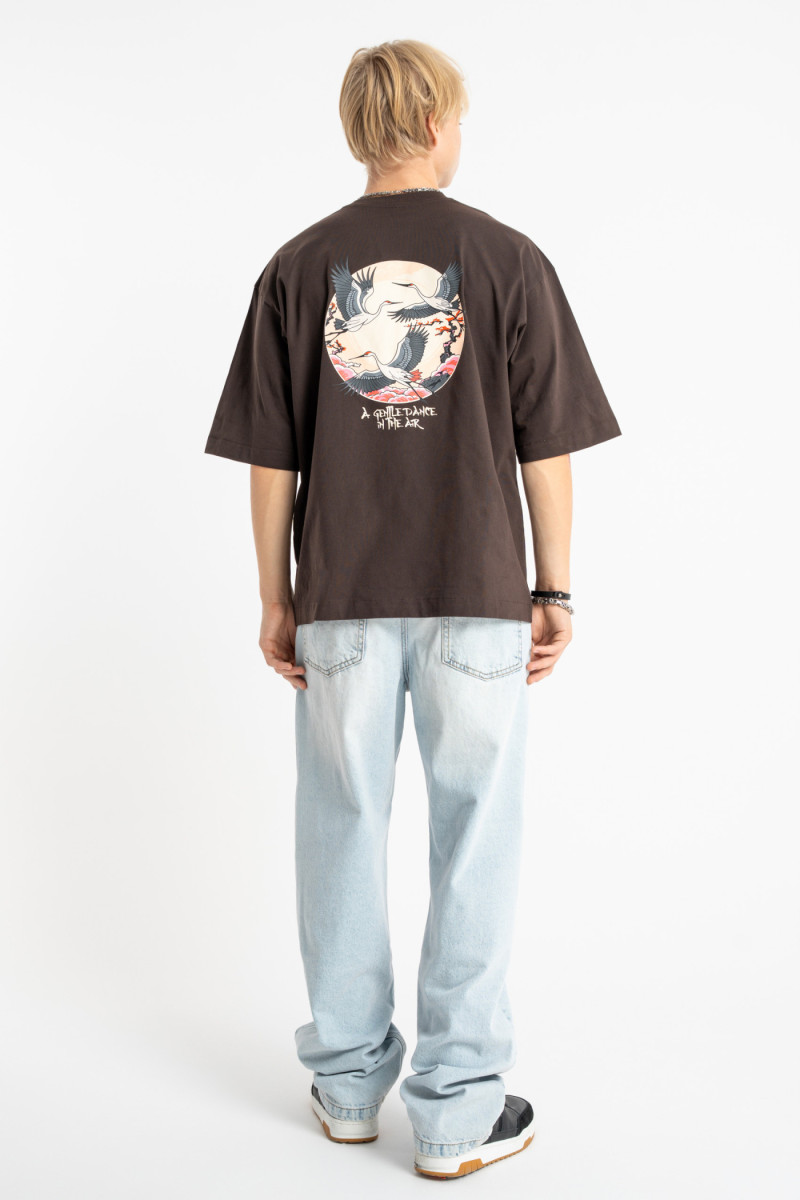 Brązowy t-shirt LOOSE z autorską grafiką z tyłu