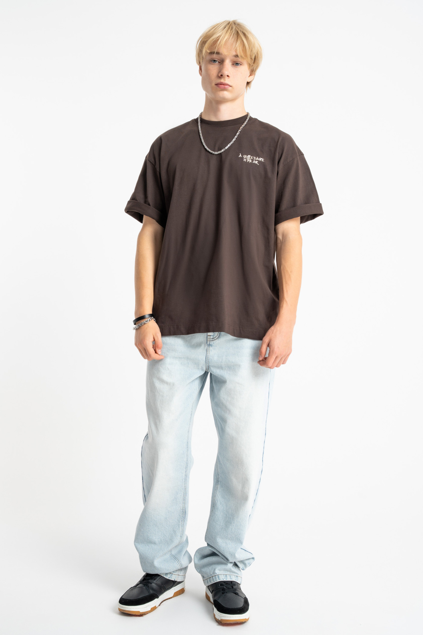 Brązowy t-shirt LOOSE z autorską grafiką z tyłu