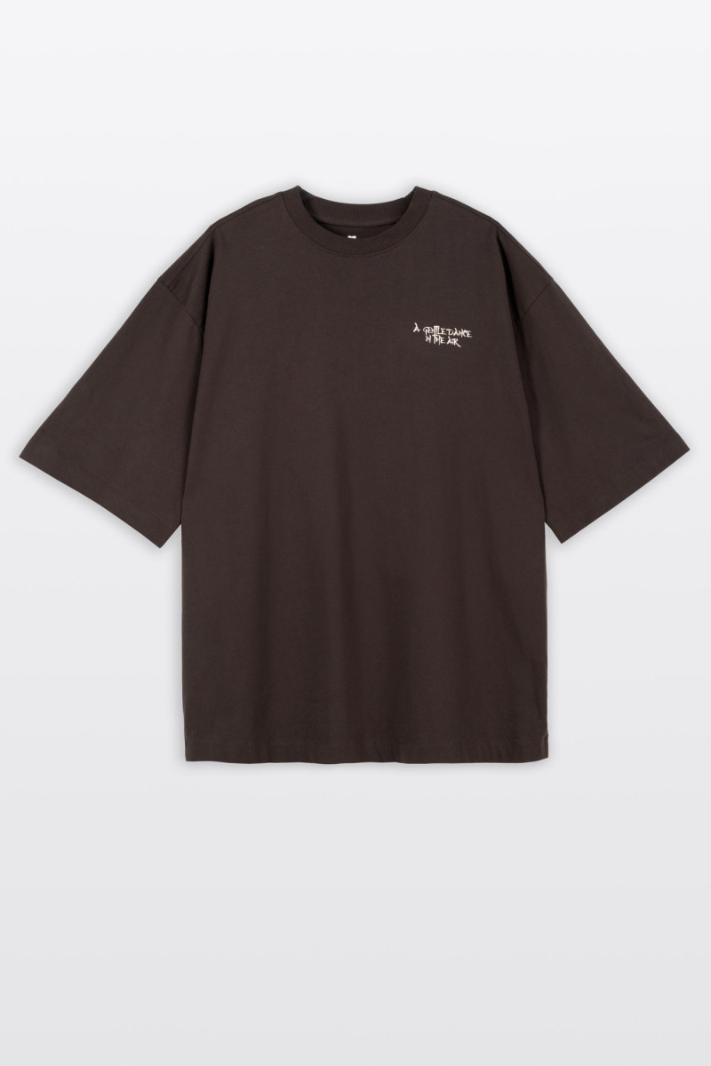 Brązowy t-shirt LOOSE z autorską grafiką z tyłu