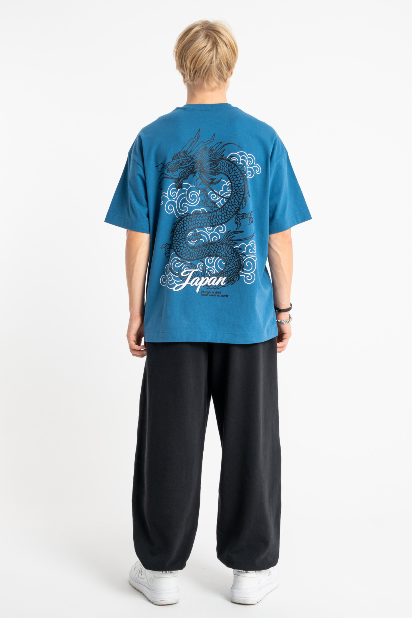 Niebieski t-shirt OVERSIZE z autorską grafiką z tyłu