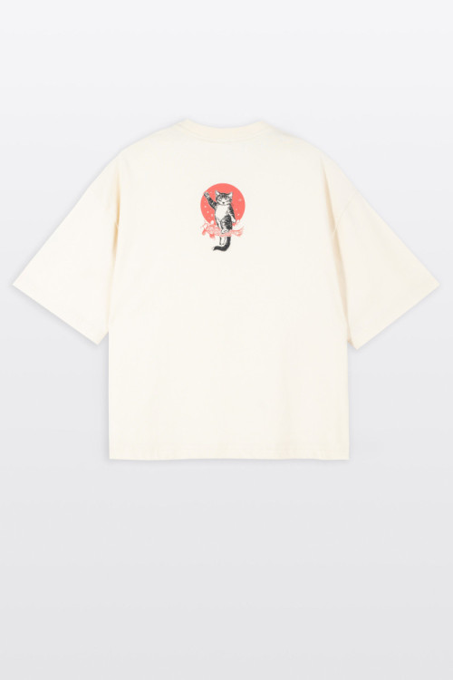 Kremowy t-shirt z autorską grafiką z tyłu